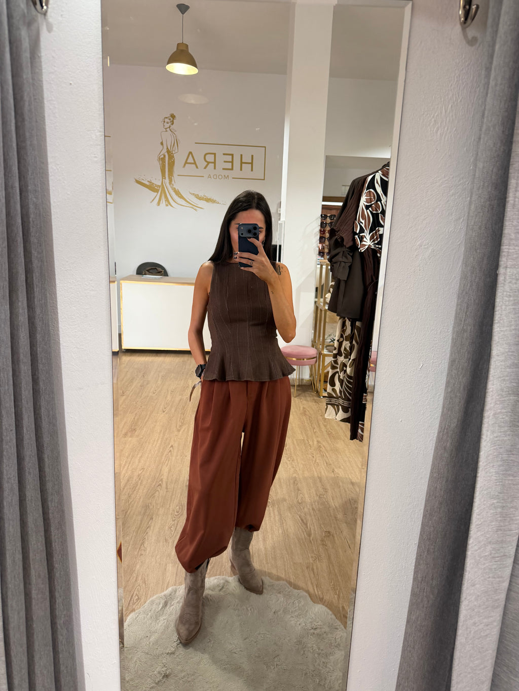 Pantalón Bombacho con Pinzas y Puño Elástico / Beige y Marino