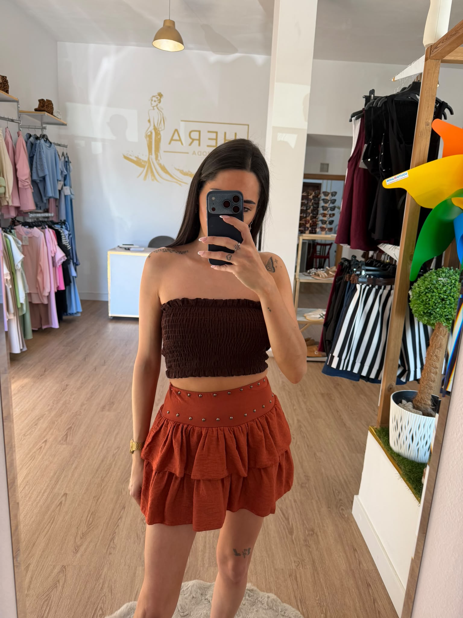 Falda Pantalón Corta con Volantes y Tachuelas Cintura ancha Mujer