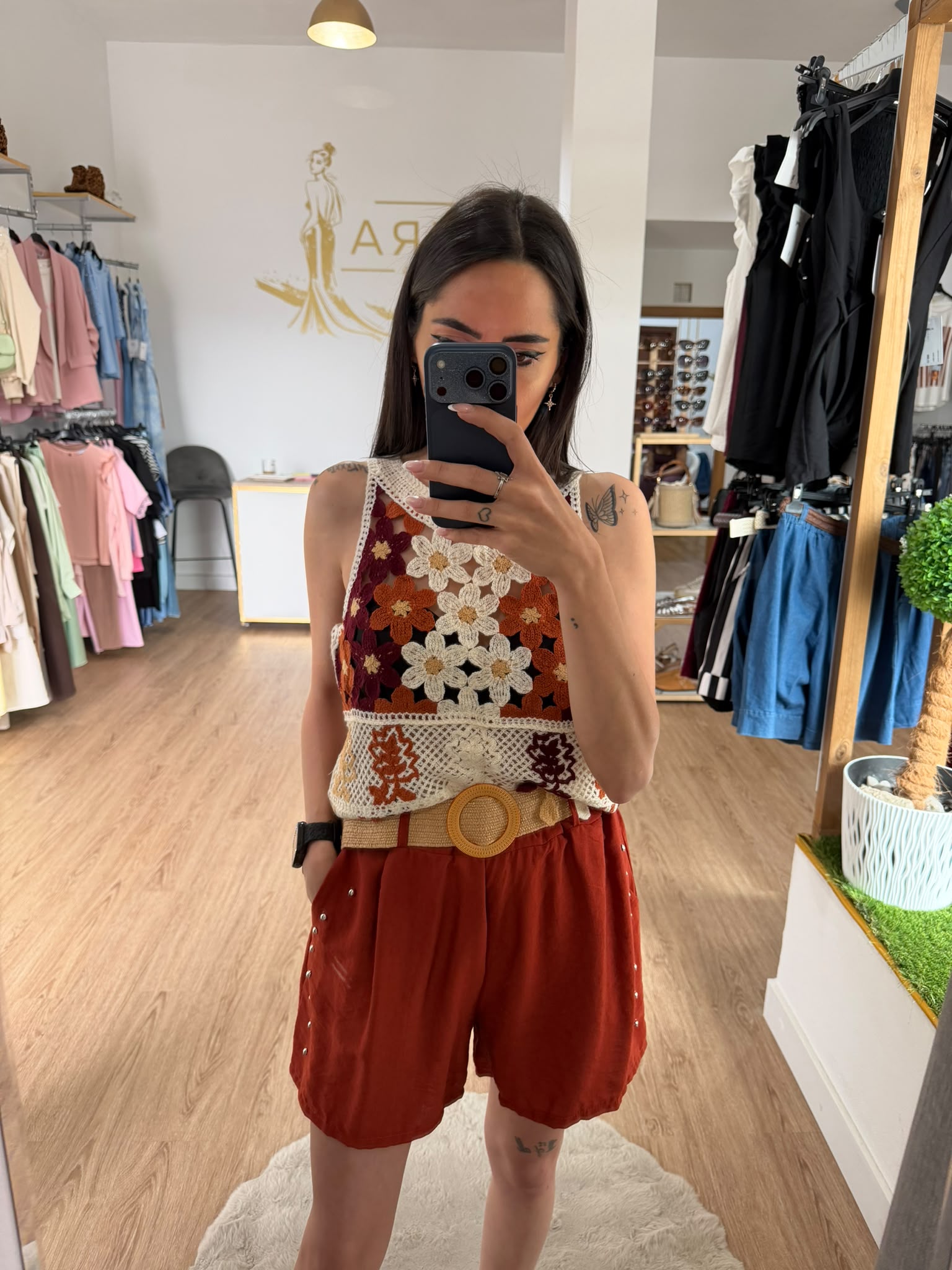 Short fluido tiro alto con apliques laterales y cinturón de rafia / Pantalón corto verano