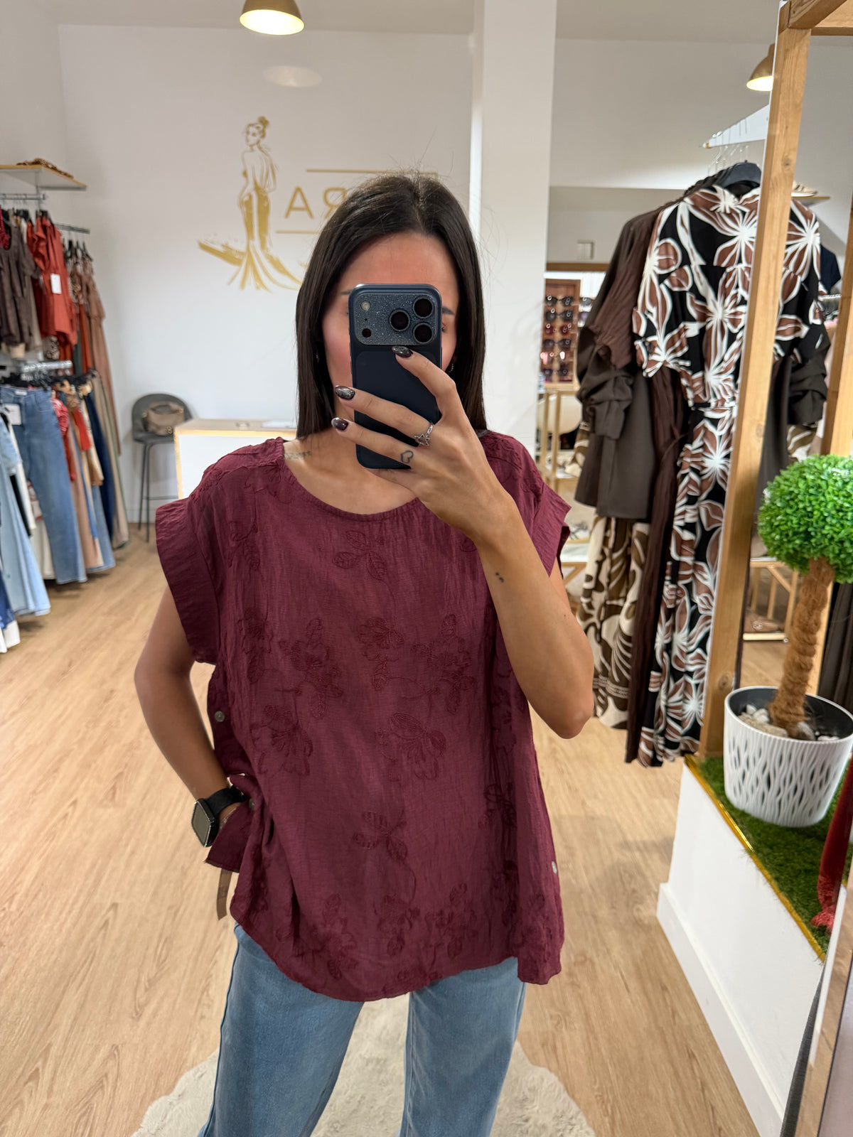 Blusa Fluida Bordada con Volantes / Top de Algodón con botones laterales