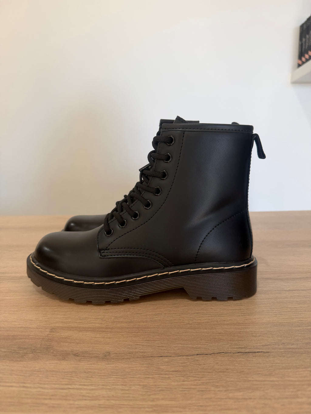 Botines Militares con cordones y suela track / Bota Negra