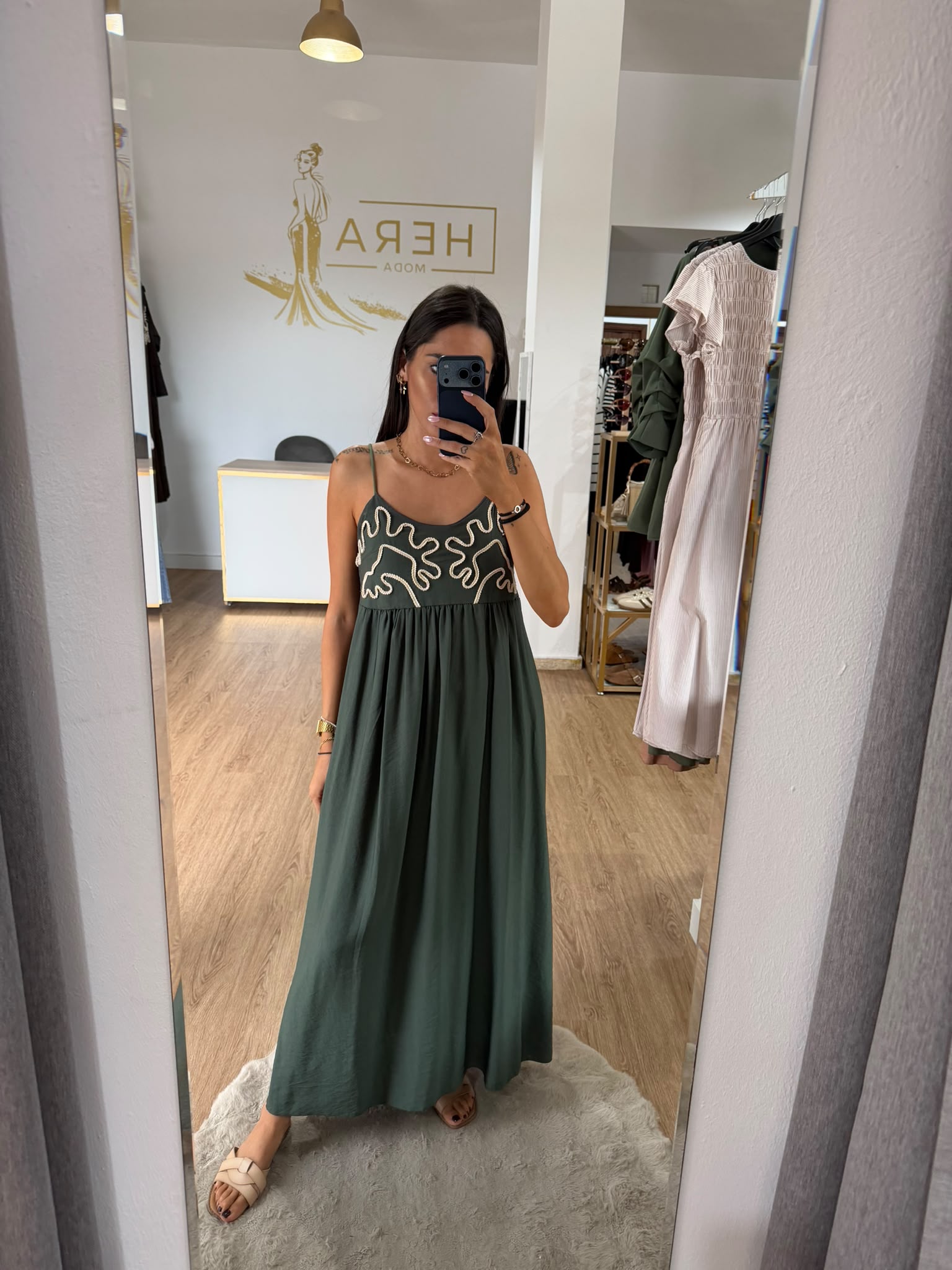 Vestido maxi boho con bordados en relieve / Vestido largo de tirantes corte imperio