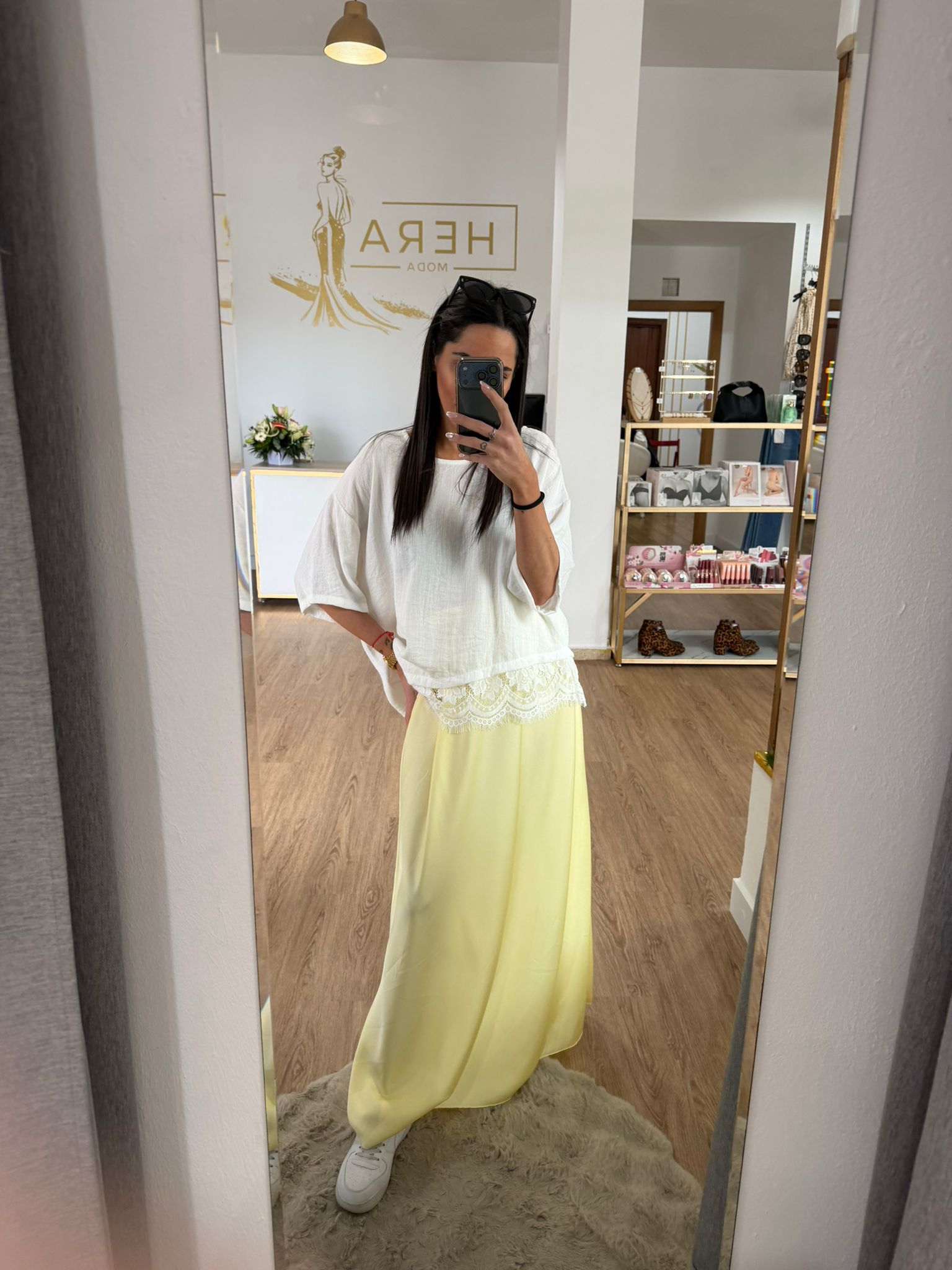 Falda de Satén Midi – Acabado Sedoso –