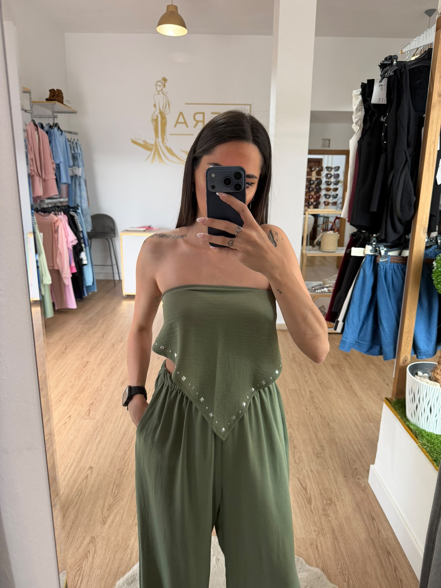 Conjunto Doz Piezas Top Pañuelo Tachuelas y Pantalón Palazzo / Set Fluido Palabra de Honor