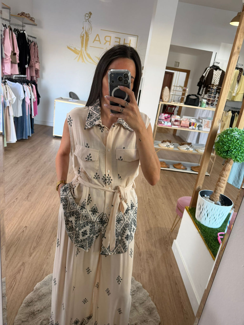 Conjunto de dos Piezas Estampado / Chaleco Camisero Largo y Pantalón Fluido
