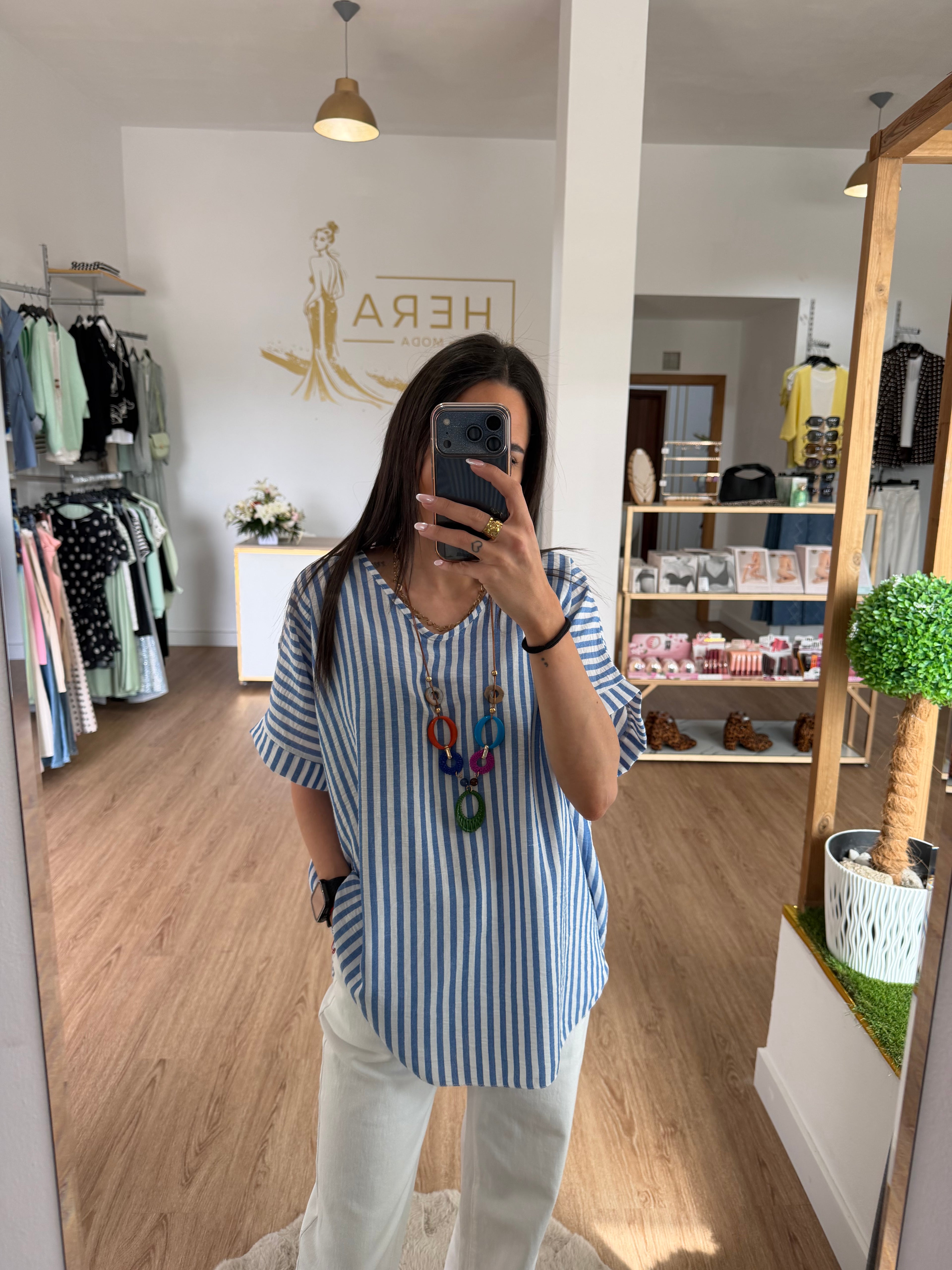 Blusa Fluida de Rayas con Escote en V y Collar Incluido - 2 Colores