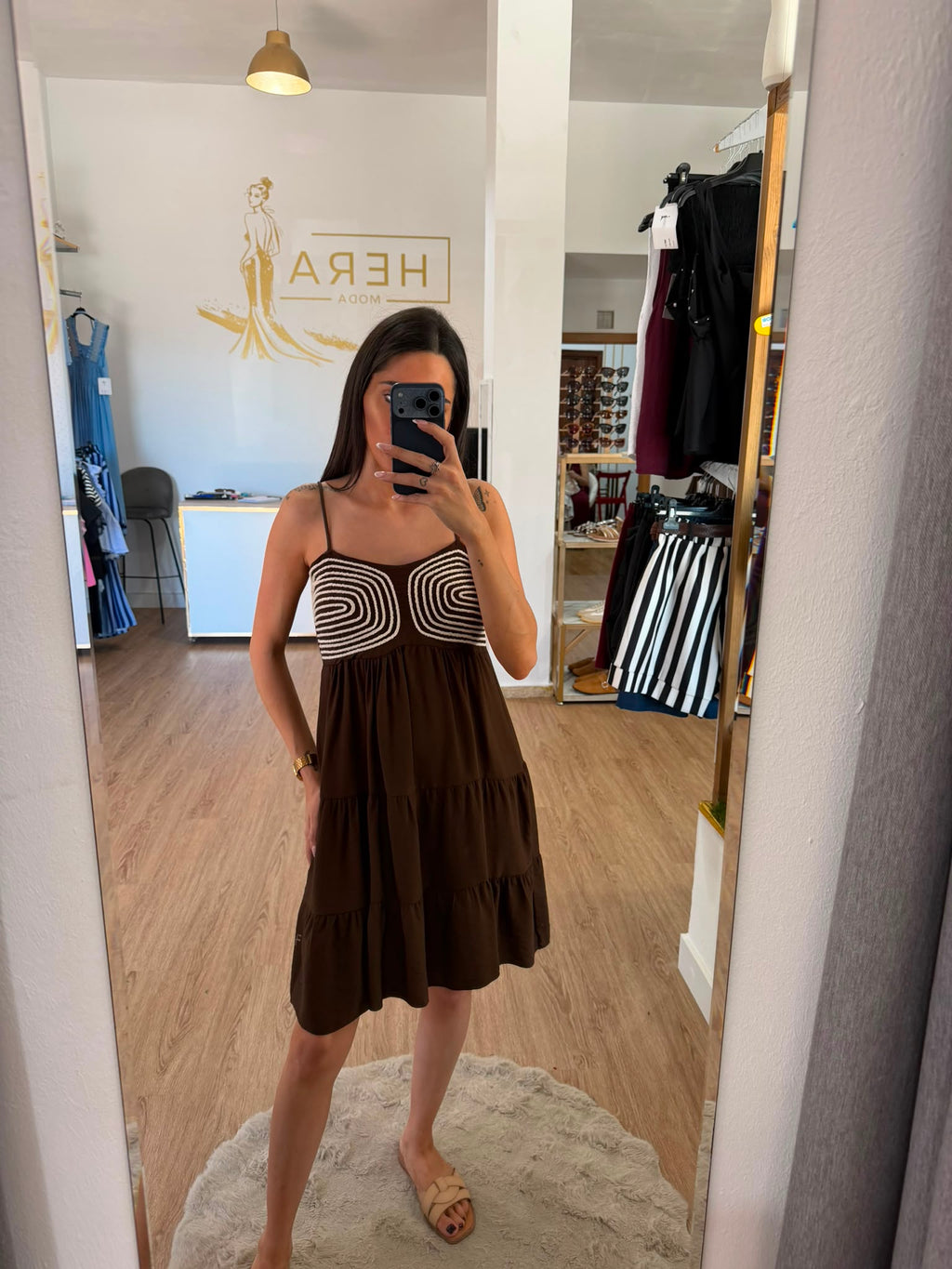 Vestido Corto de Tirantes con Pecho Bordado / Vestido Corto con Volantes Estilo Imperio