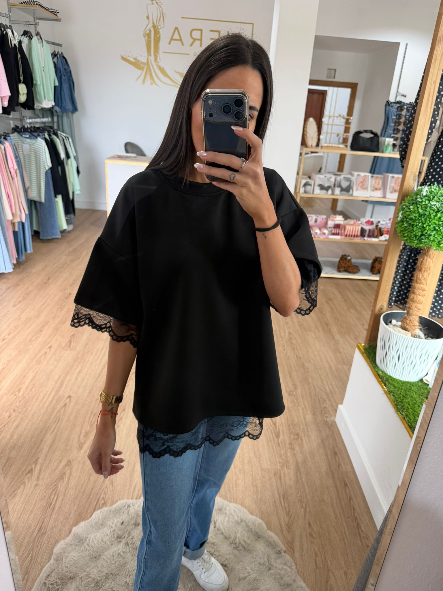 Camiseta Algodón con Detalle de Encaje - Estilo casual chic