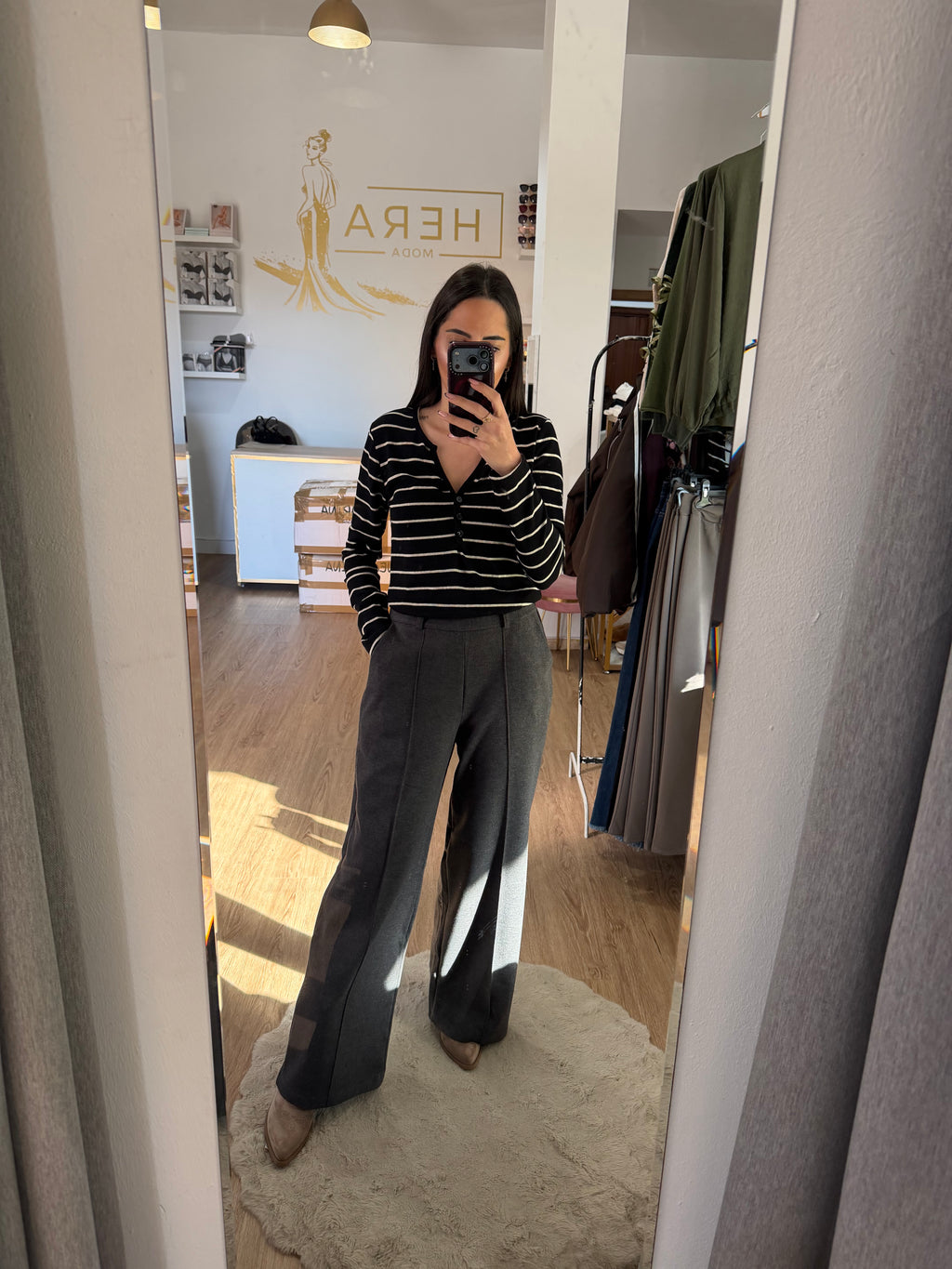 Pantalón Fluido de Pierna Ancha con Costura central y Cintura Elástica