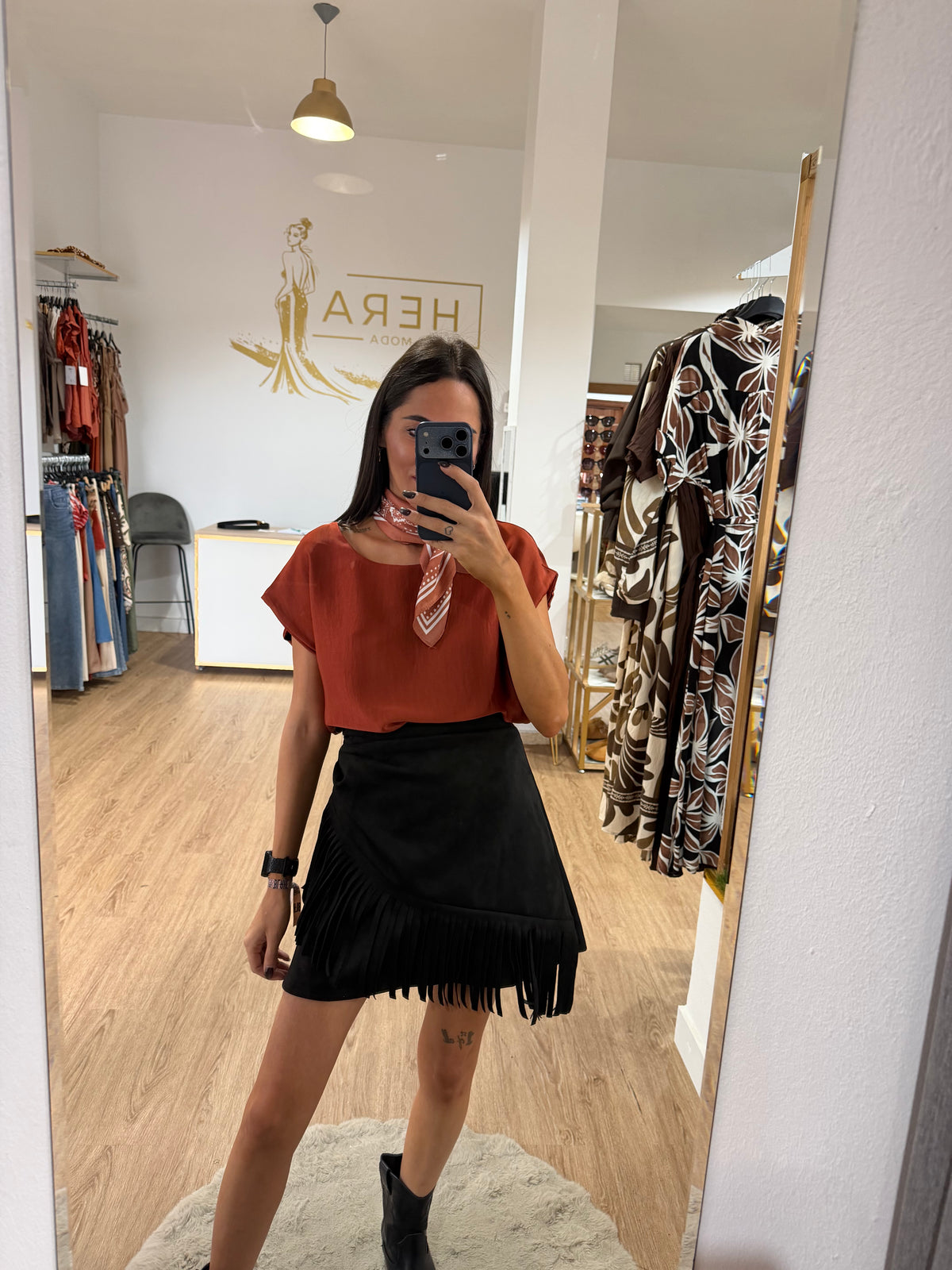 Minifalda boho de ante con flecos / Falda cruzada efecto ante