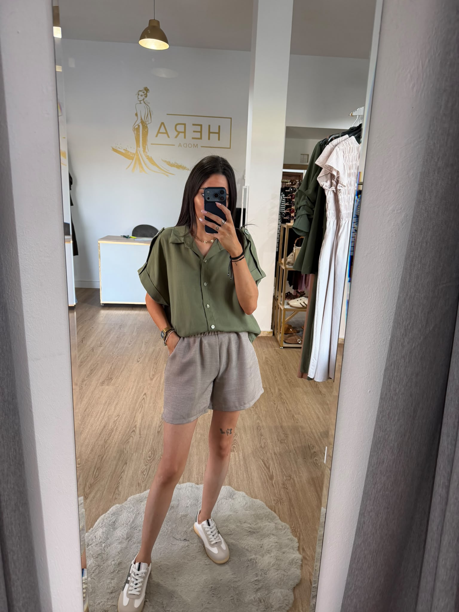 Camisa Fluida estilo militar con hombreras y manga corta / Blusa Safari verano