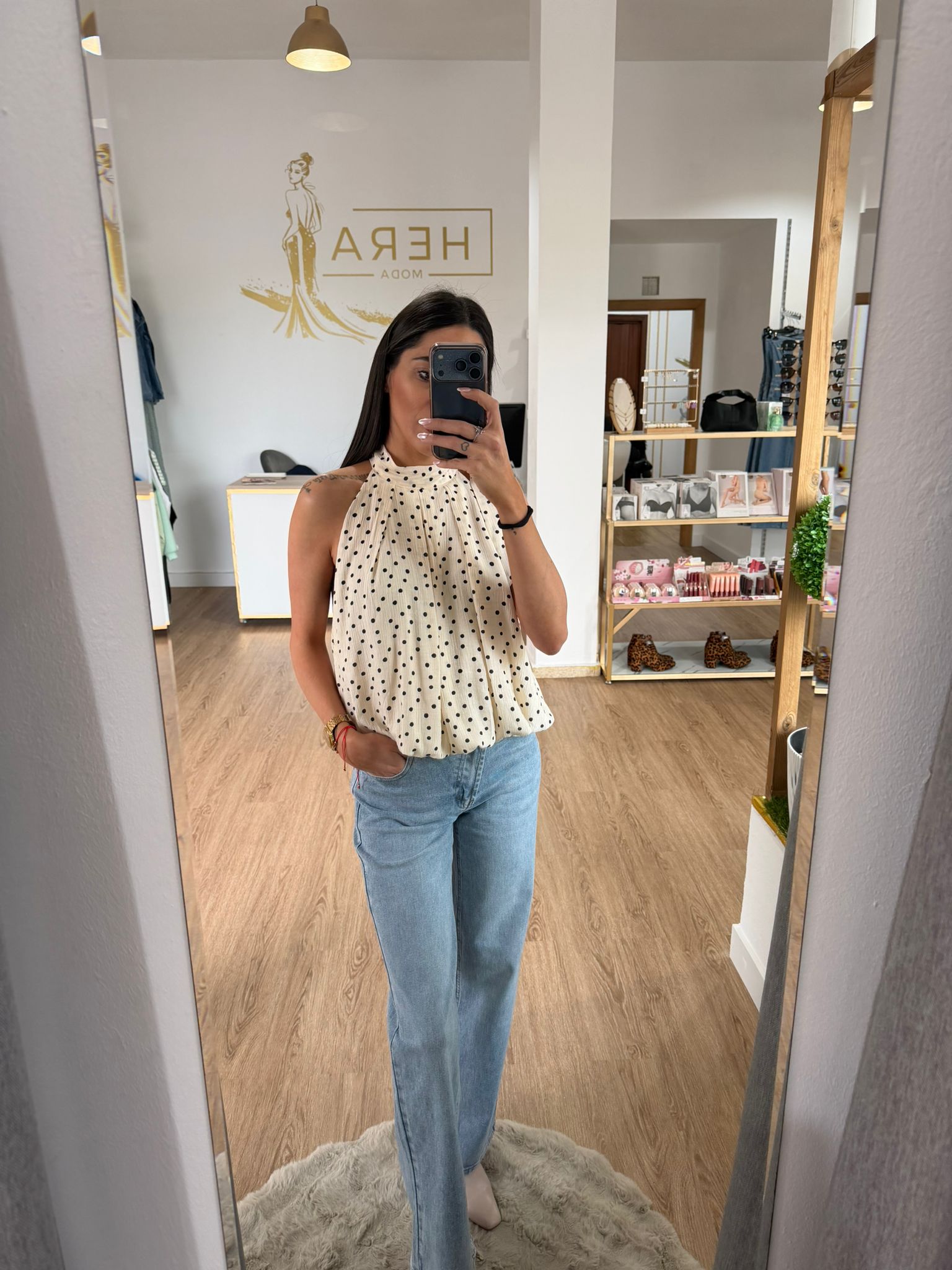 Blusa Halter de Lunares - Estilo Romántico en tono  crema y negro
