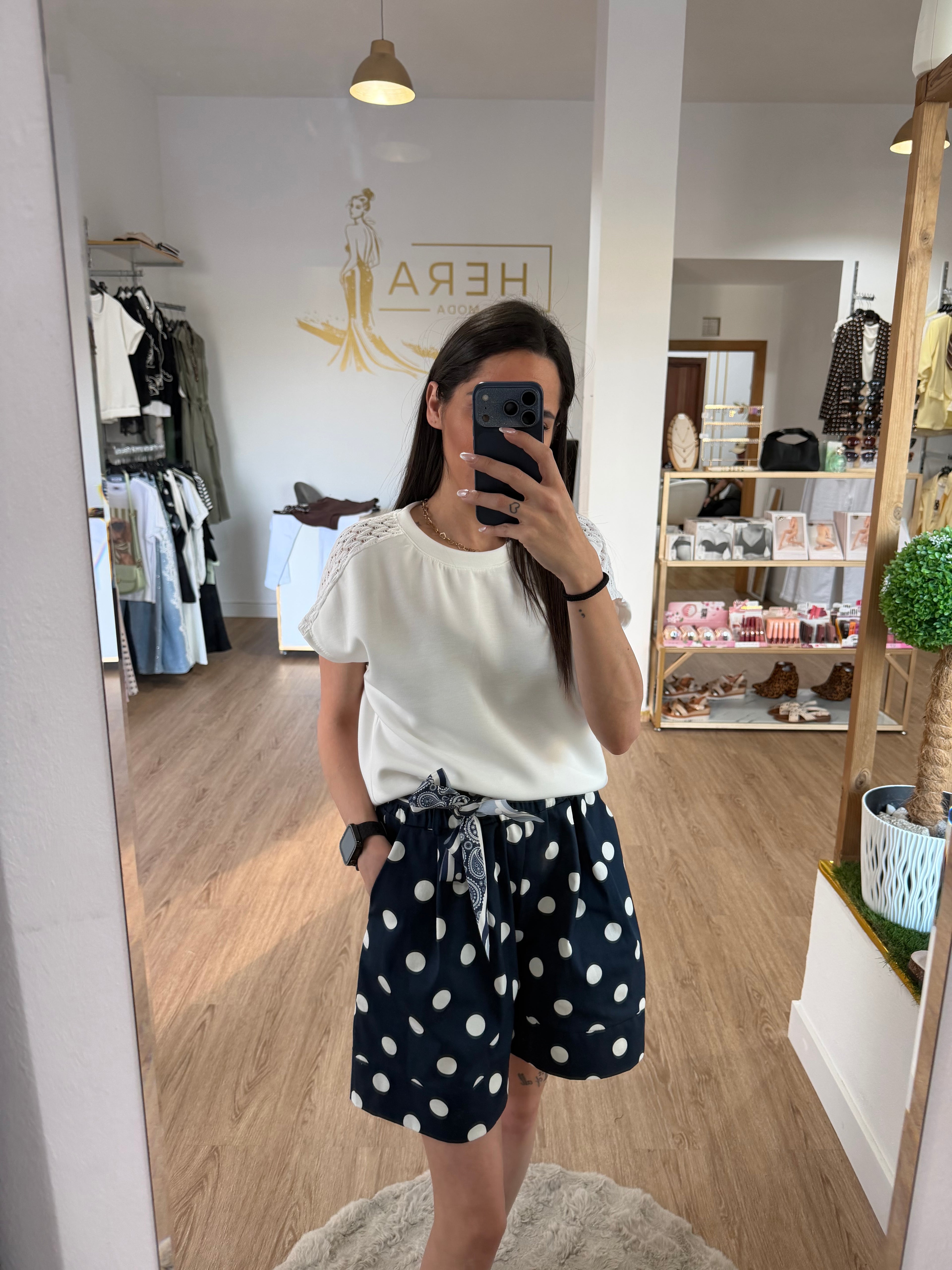 Shorts Fluidos de Lunares con Cinturón Pañuelo Estampado