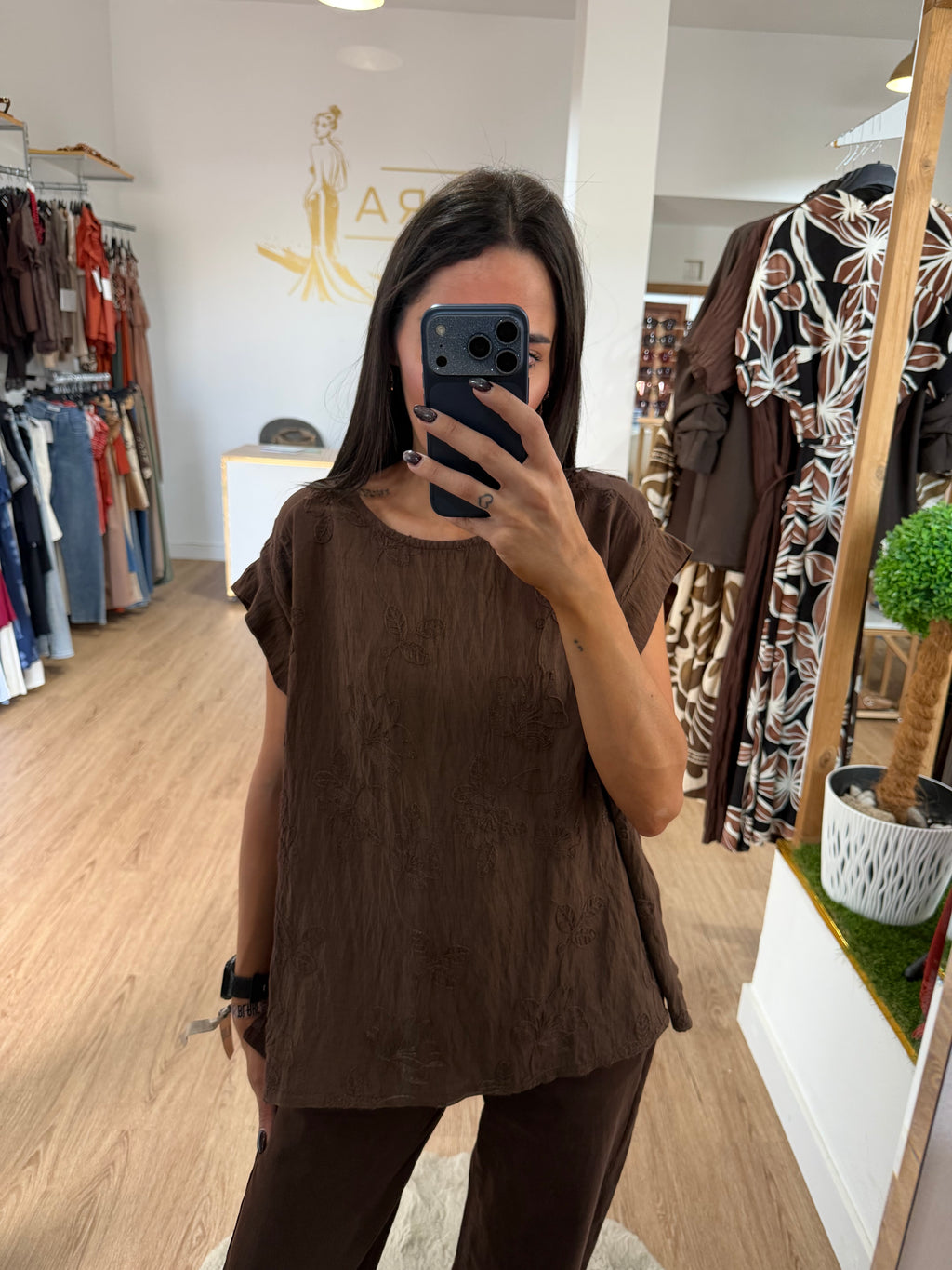 Blusa Fluida Bordada con Volantes / Top de Algodón con botones laterales