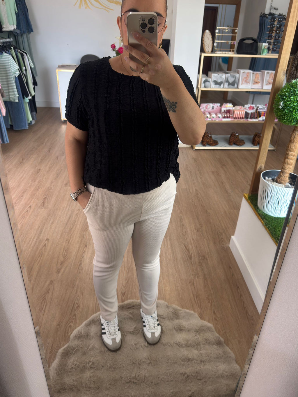 Blusa Blanca de Textura corrugada con Volantes - Estilo boho-chic