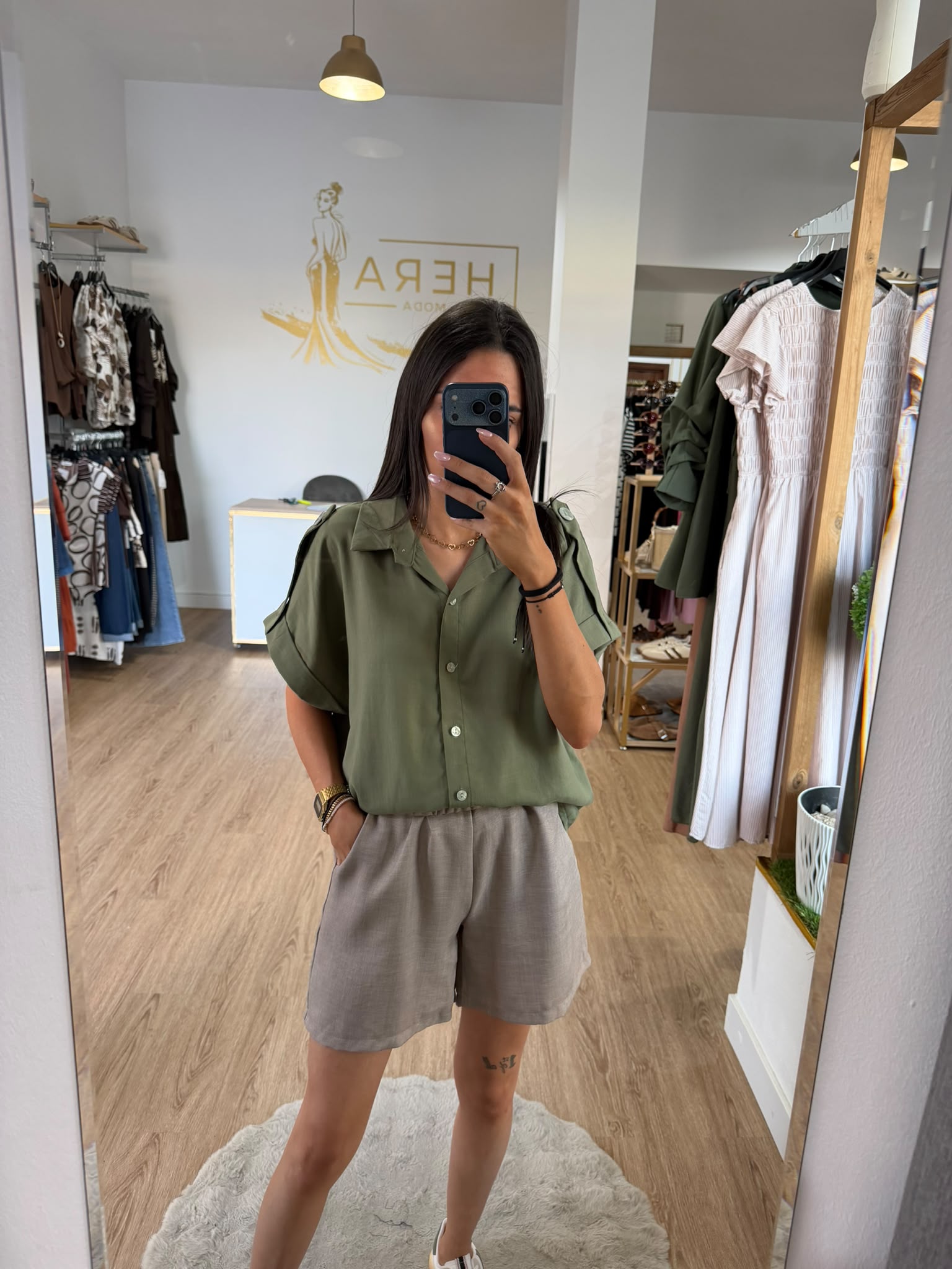 Camisa Fluida estilo militar con hombreras y manga corta / Blusa Safari verano