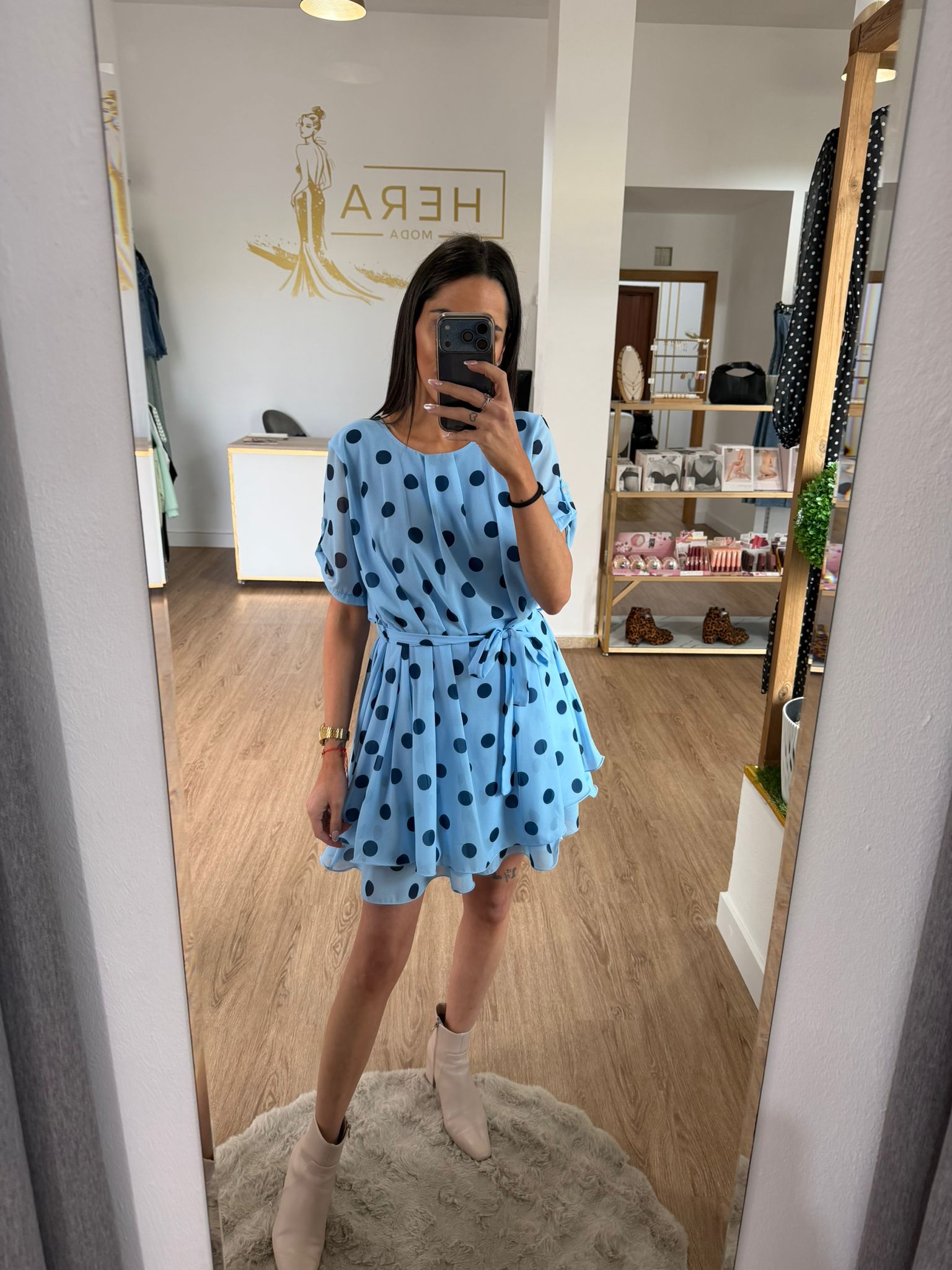Vestido Corto de Lunares con Vuelo y Cinturón - Estilo Coquette y Divertido