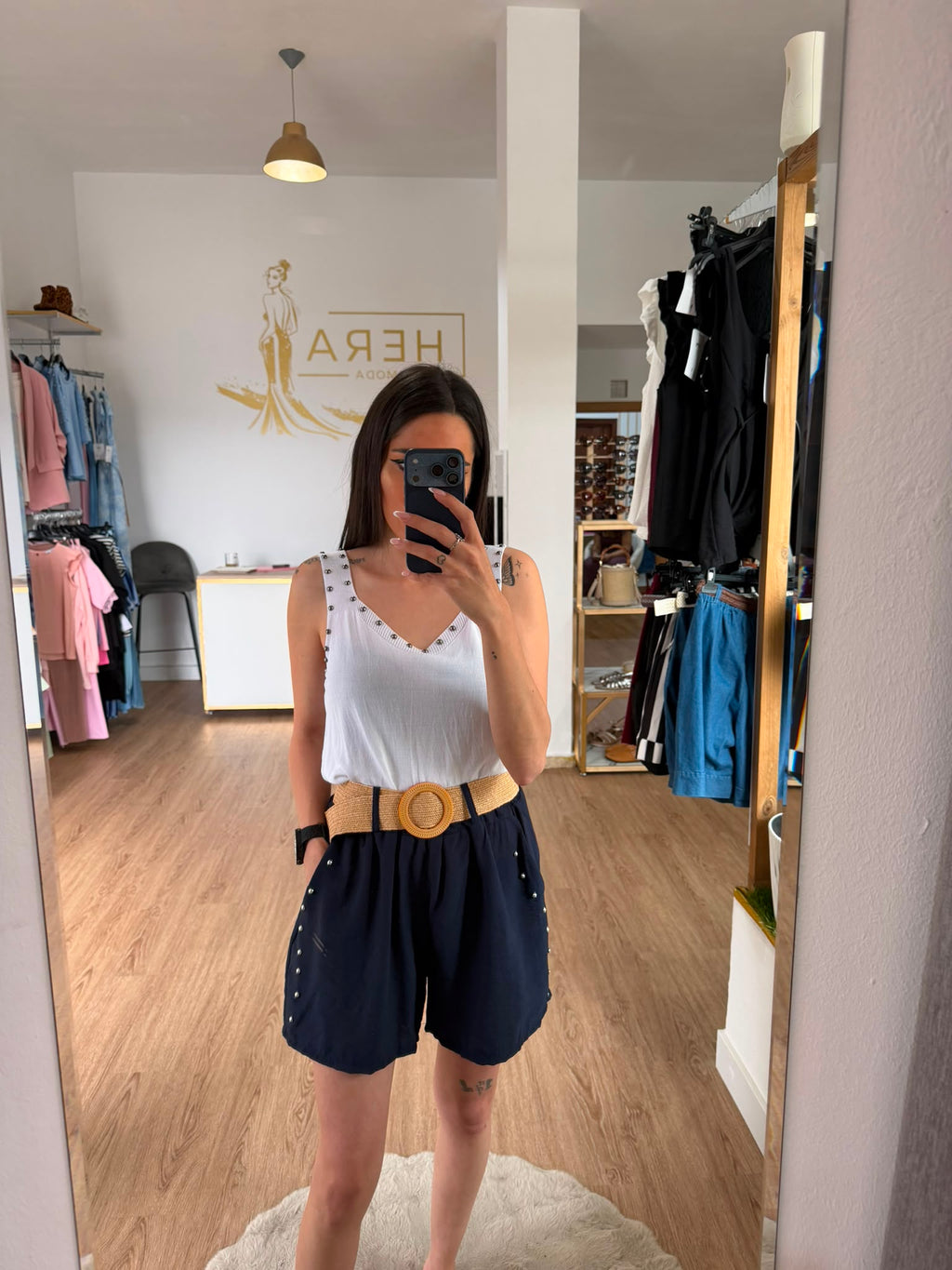 Short fluido tiro alto con apliques laterales y cinturón de rafia / Pantalón corto verano