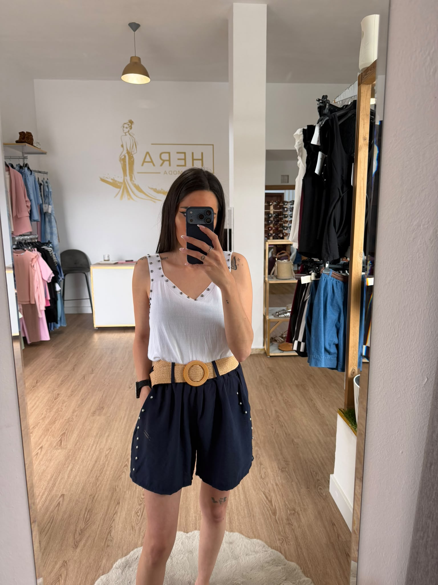 Short fluido tiro alto con apliques laterales y cinturón de rafia / Pantalón corto verano