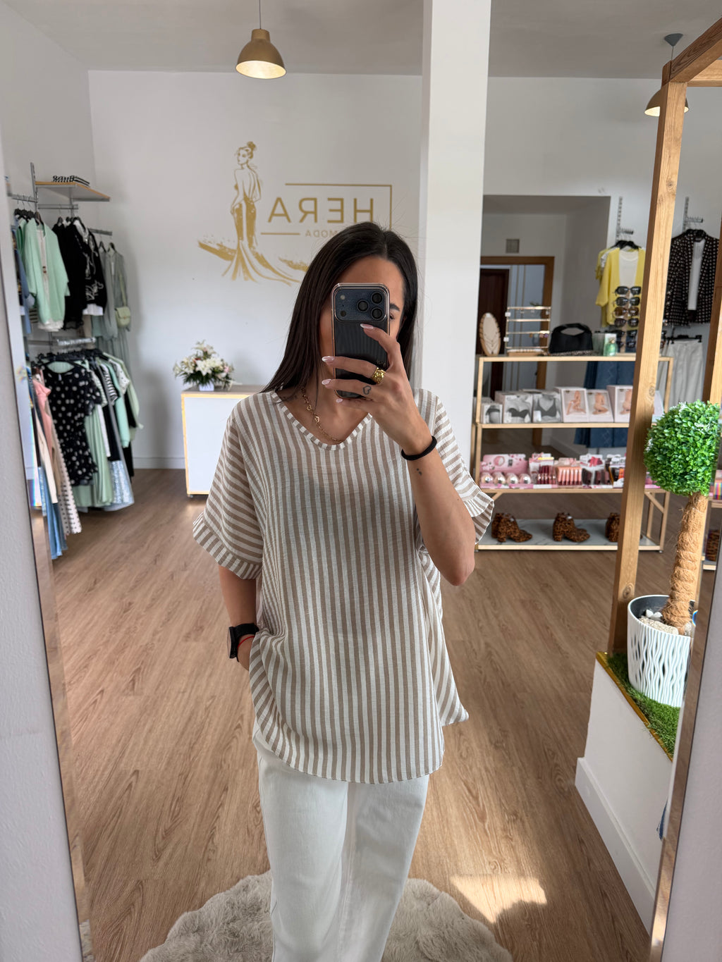 Blusa Fluida de Rayas con Escote en V y Collar Incluido - 2 Colores