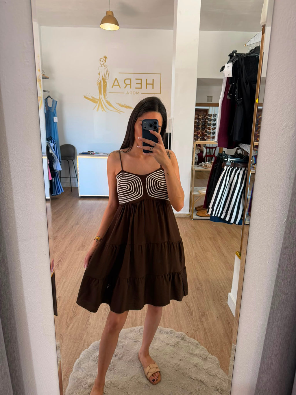 Vestido Corto de Tirantes con Pecho Bordado / Vestido Corto con Volantes Estilo Imperio