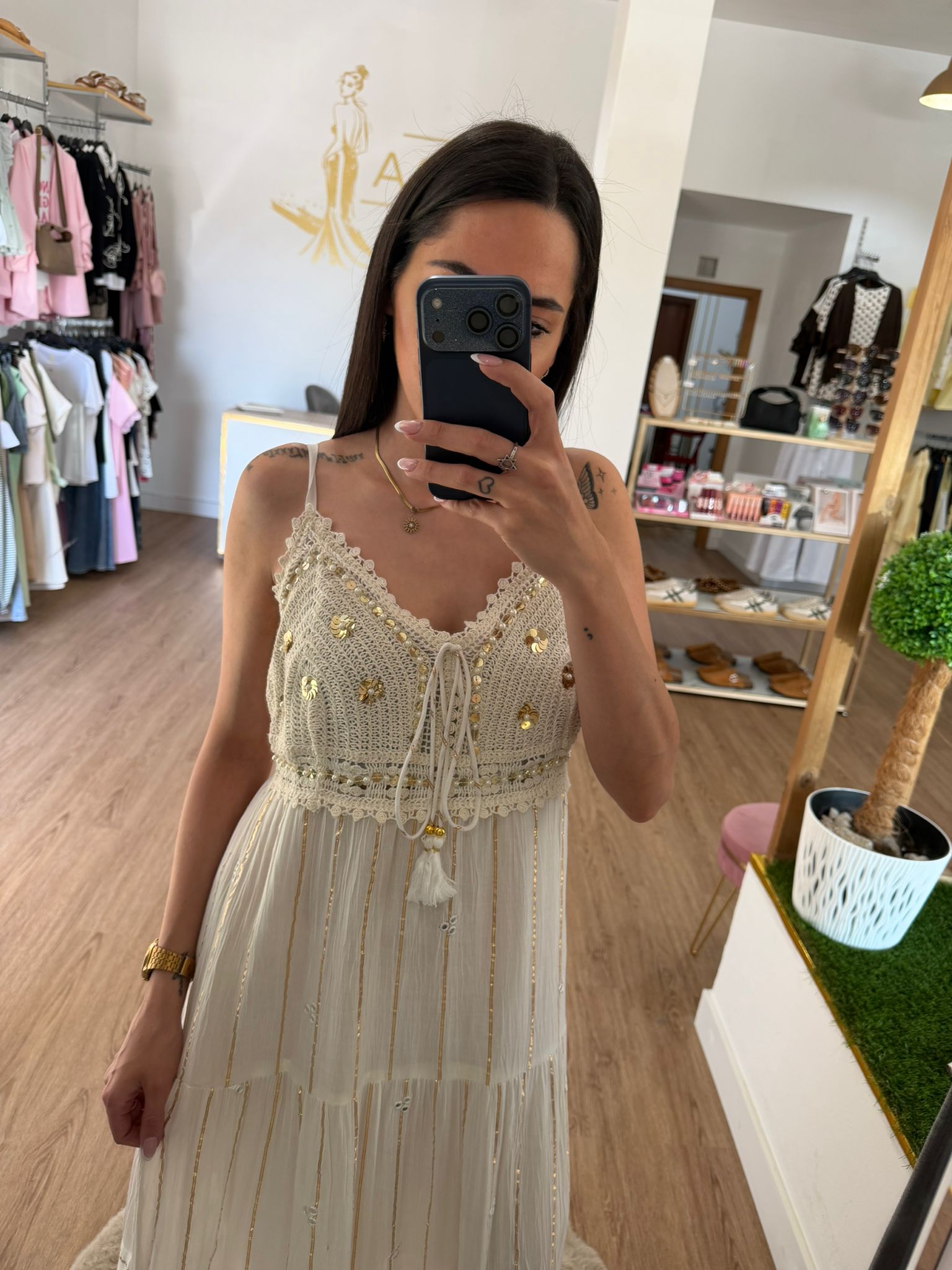 Vestido Largo Boho-Chic de Crochet y Lentejuelas / Vestido Ibicenco con Detalles Dorados