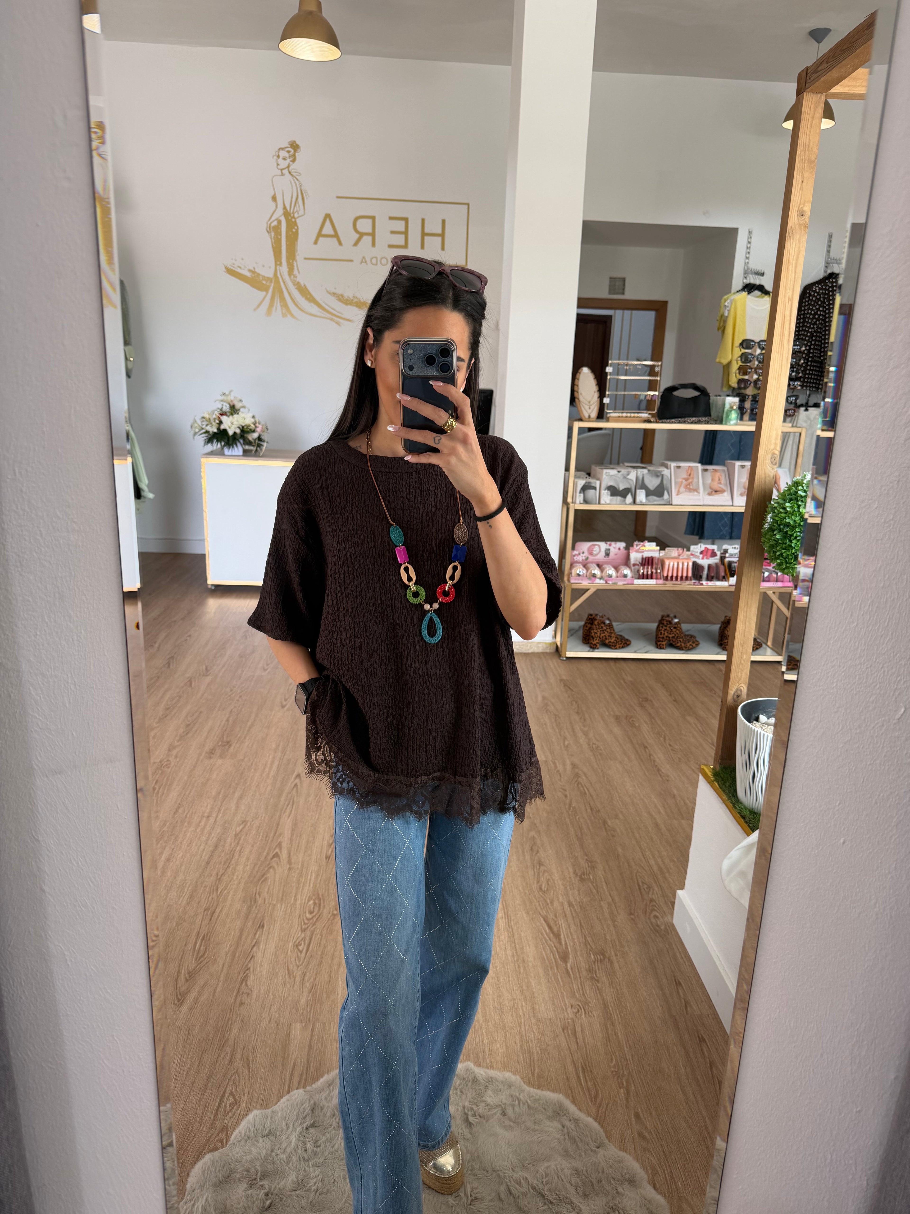 Camiseta texturizada con Bajo de Encaje - Varios colores