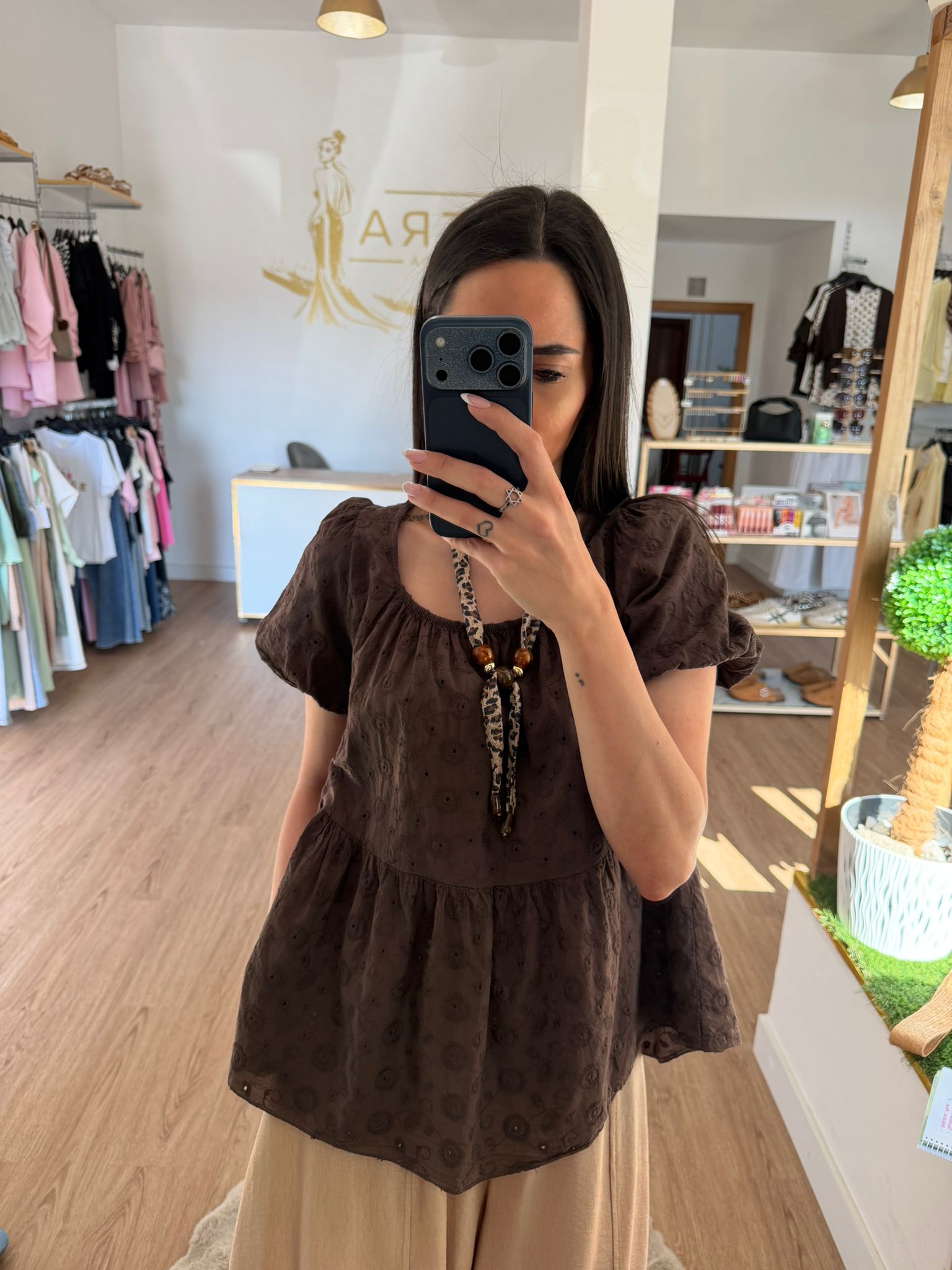 Blusa Fluida con Bordado y Manga Abullonada / Blusa Romántica