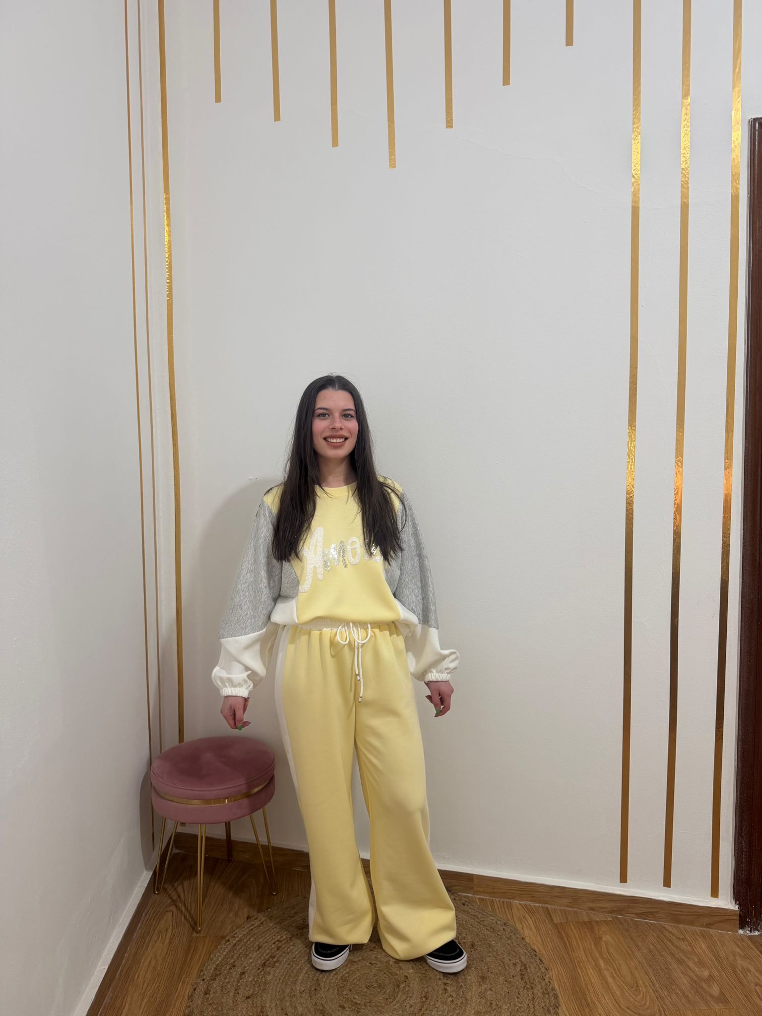 Conjunto de Chándal amarillo y gris "Amour"  - Estilo comfy con lentejuelas