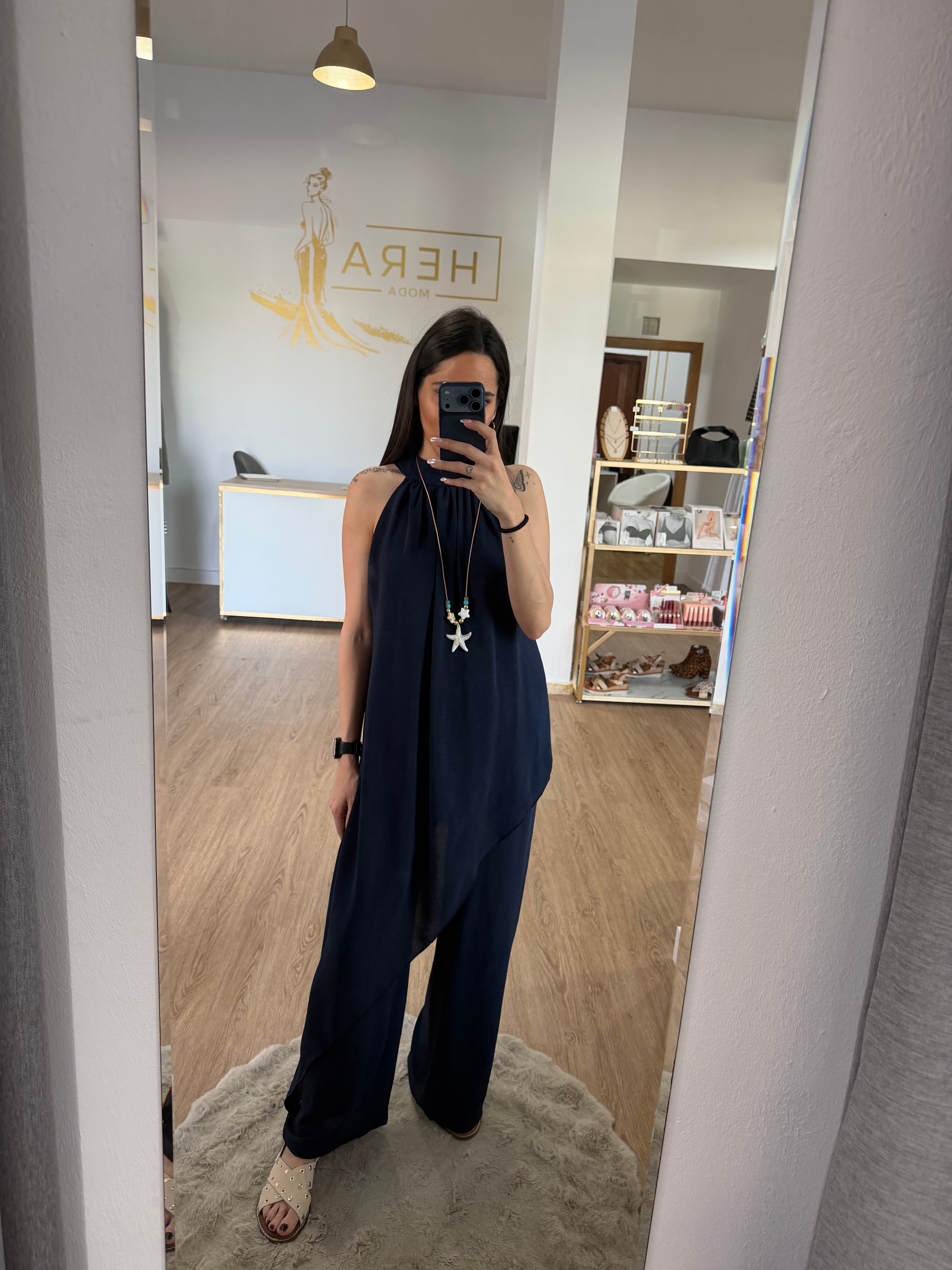 Conjunto Dos Piezas de Blusa Asimétrica Halter y Pantalón Fluido