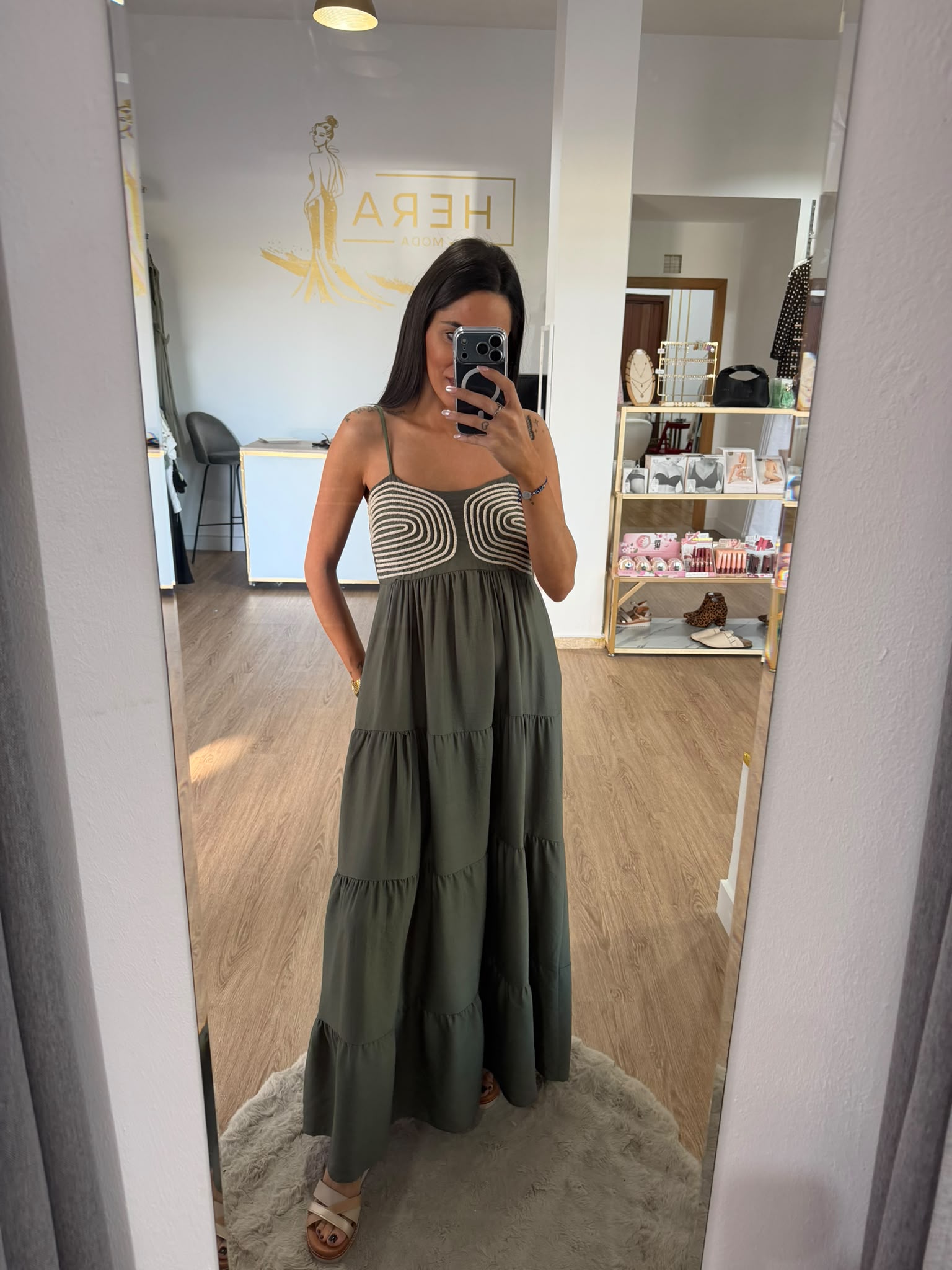 Vestido Largo de Tirantes con Cuerpo de Crochet y Falda con Vuelo