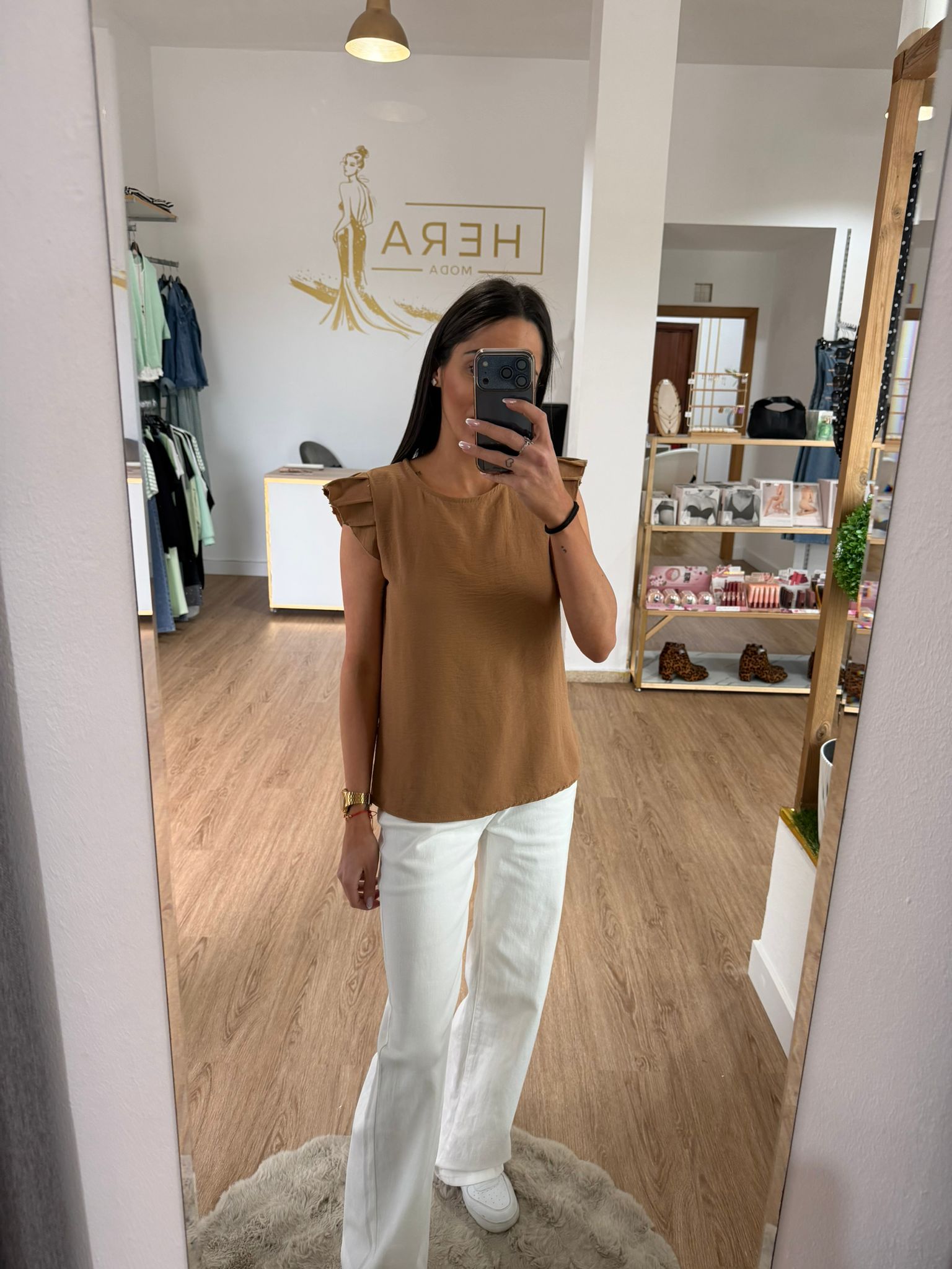 Blusa Fluida con Mangas de Volantes y Textura - Elegancia Diaria