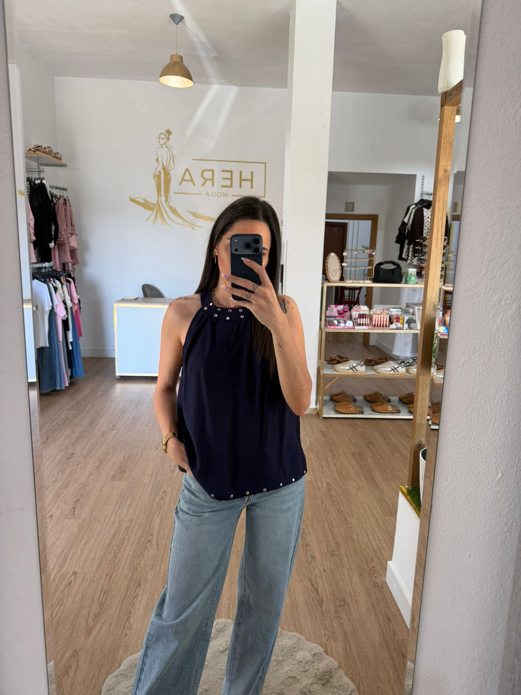 Top Fluido Halter con Tachuelas / Blusa Sofisticada sin mangas