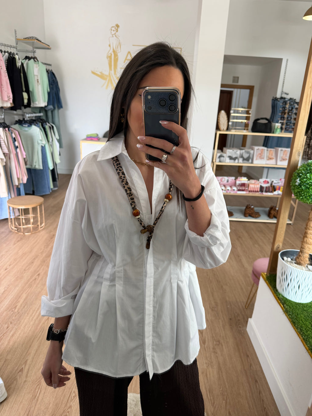 Camisa Blanca Estructurada con Pinzas en cintura - Estilo Corsé y Elegante