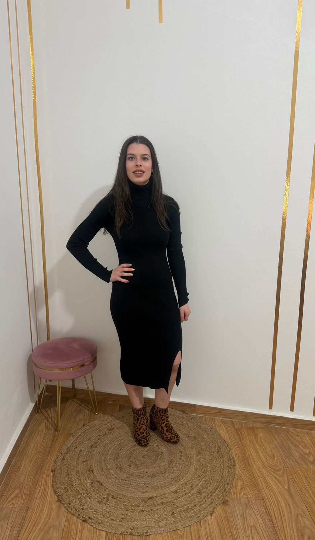 Vestido Midi de Punto de Canalé – Tejido Elástico y Ajuste Confort