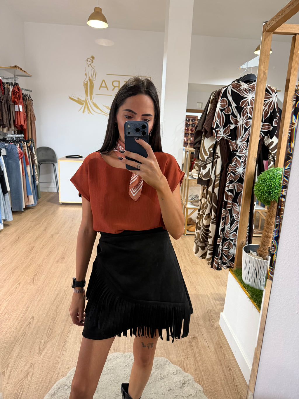 Minifalda boho de ante con flecos / Falda cruzada efecto ante