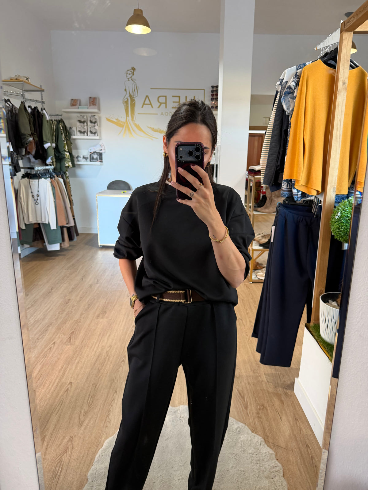Pantalón Fluido de Pinzas con Raya Central y Cinturón