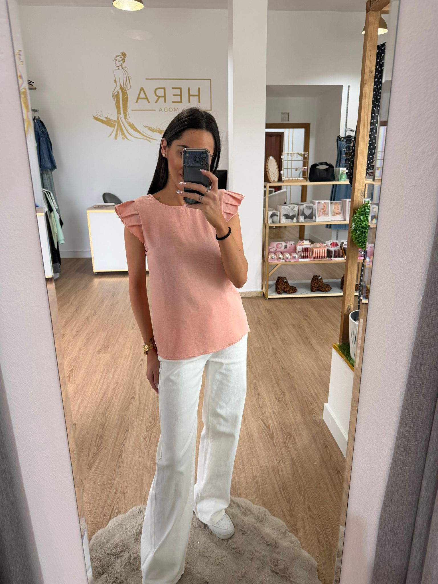 Blusa Fluida con Mangas de Volantes y Textura - Elegancia Diaria