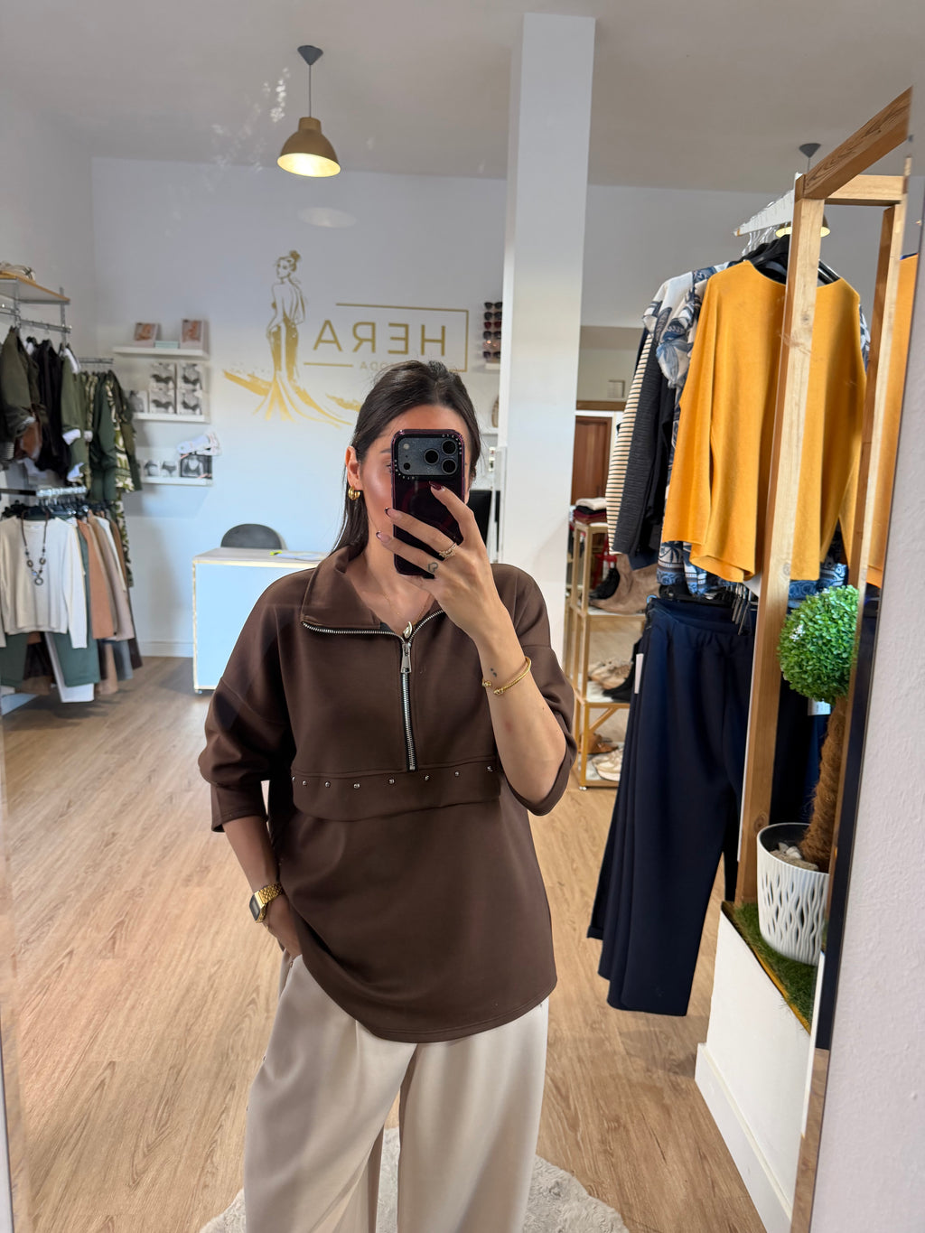 Sudadera Fluida Con Cremallera y Detalle de Tachuelas