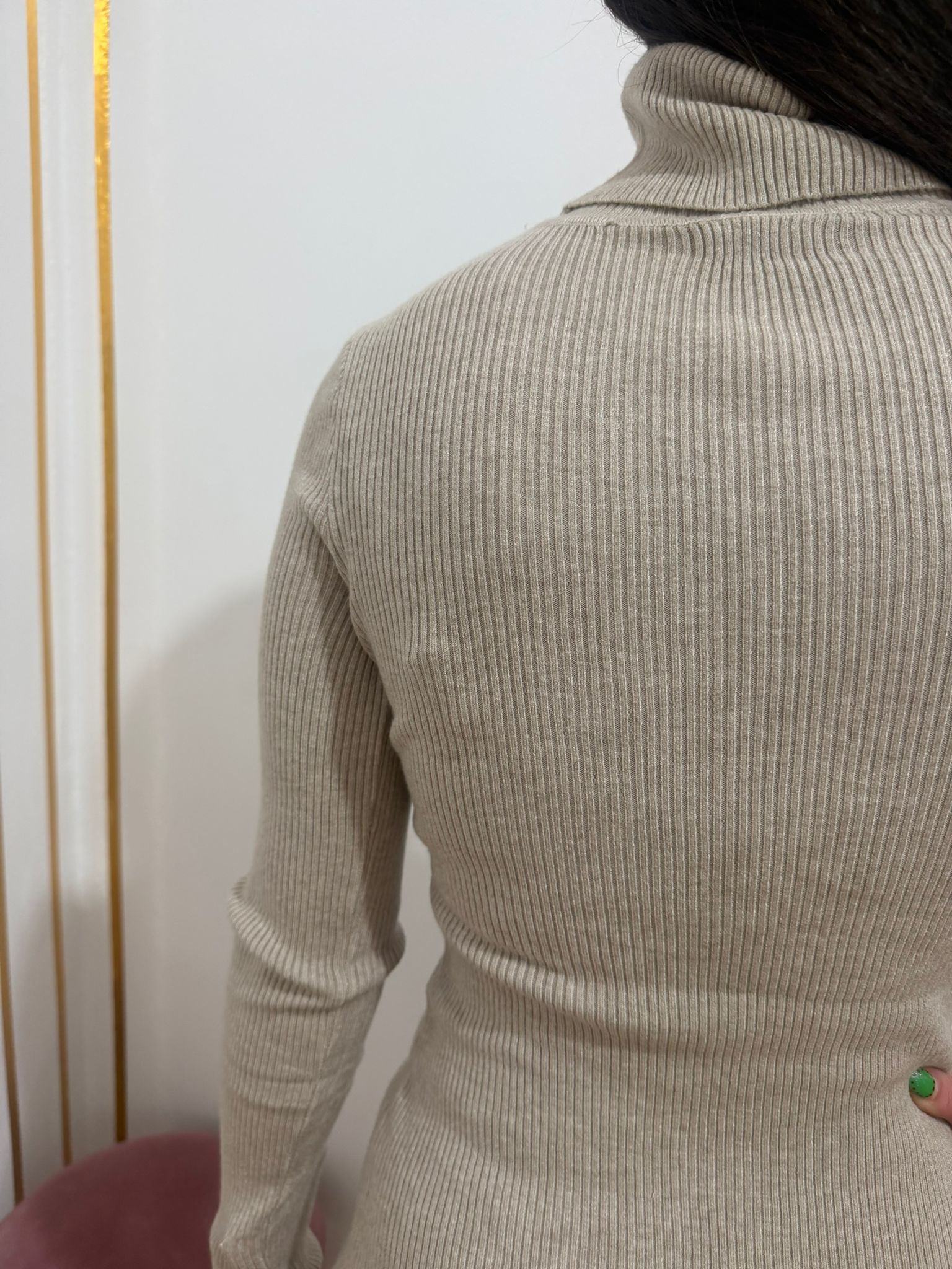 Vestido Midi de Punto de Canalé – Tejido Elástico y Ajuste Confort