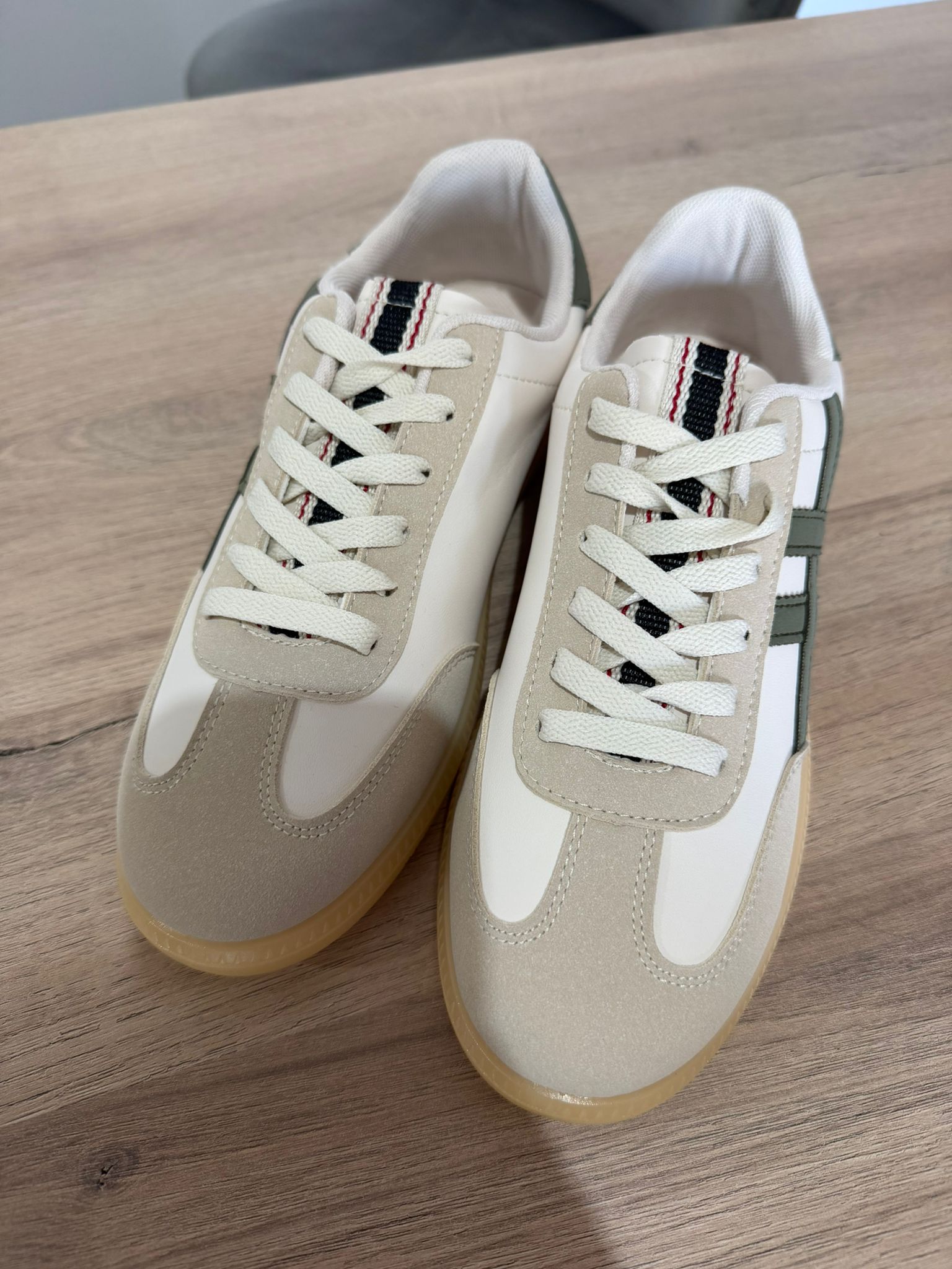 Deportivas Retro Combinadas Verde y Beige / Zapatilla Casual Urbana