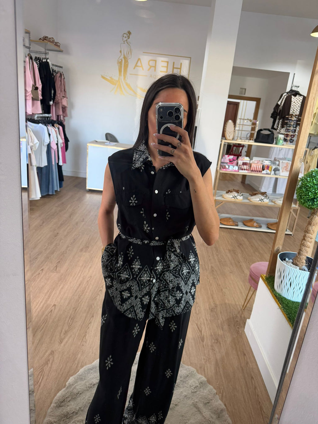 Conjunto de dos Piezas Estampado / Chaleco Camisero Largo y Pantalón Fluido