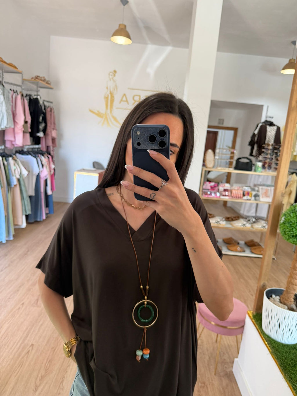 Camiseta Fluida Oversize Cuello en Pico / Top Holgado Básico con Manga Caída