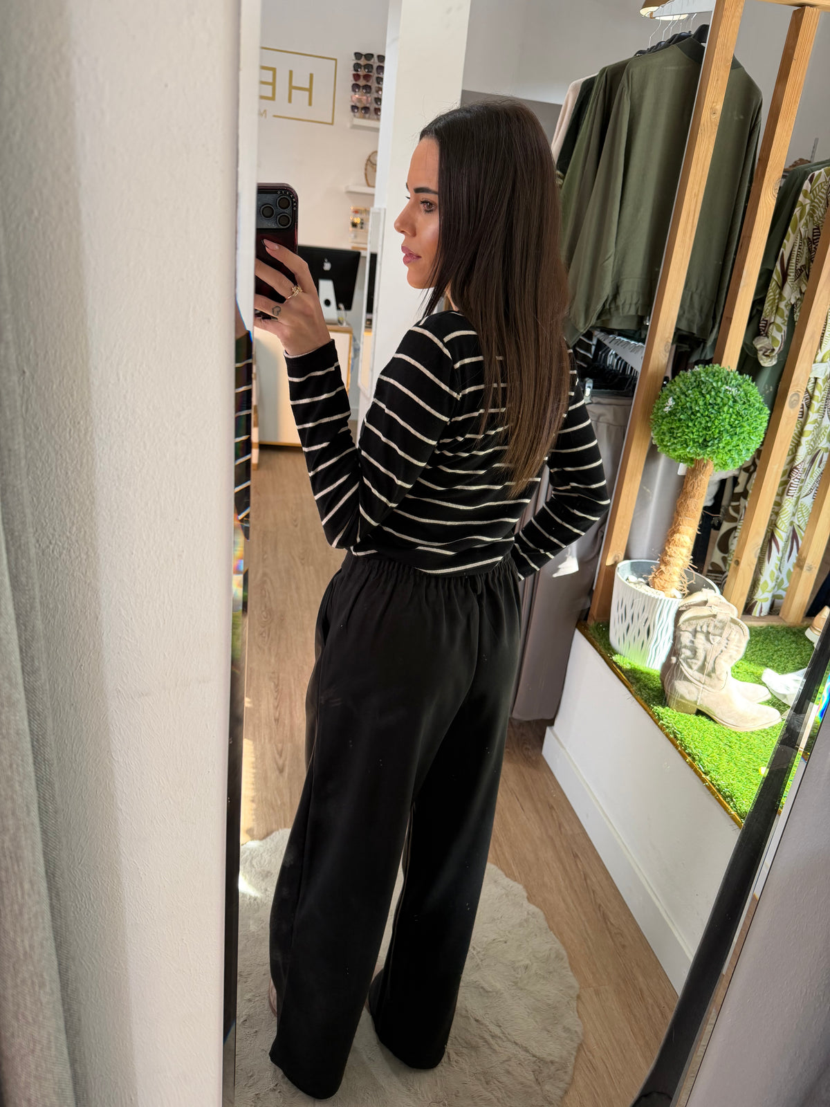 Pantalón Fluido de Pierna Ancha con Costura central y Cintura Elástica