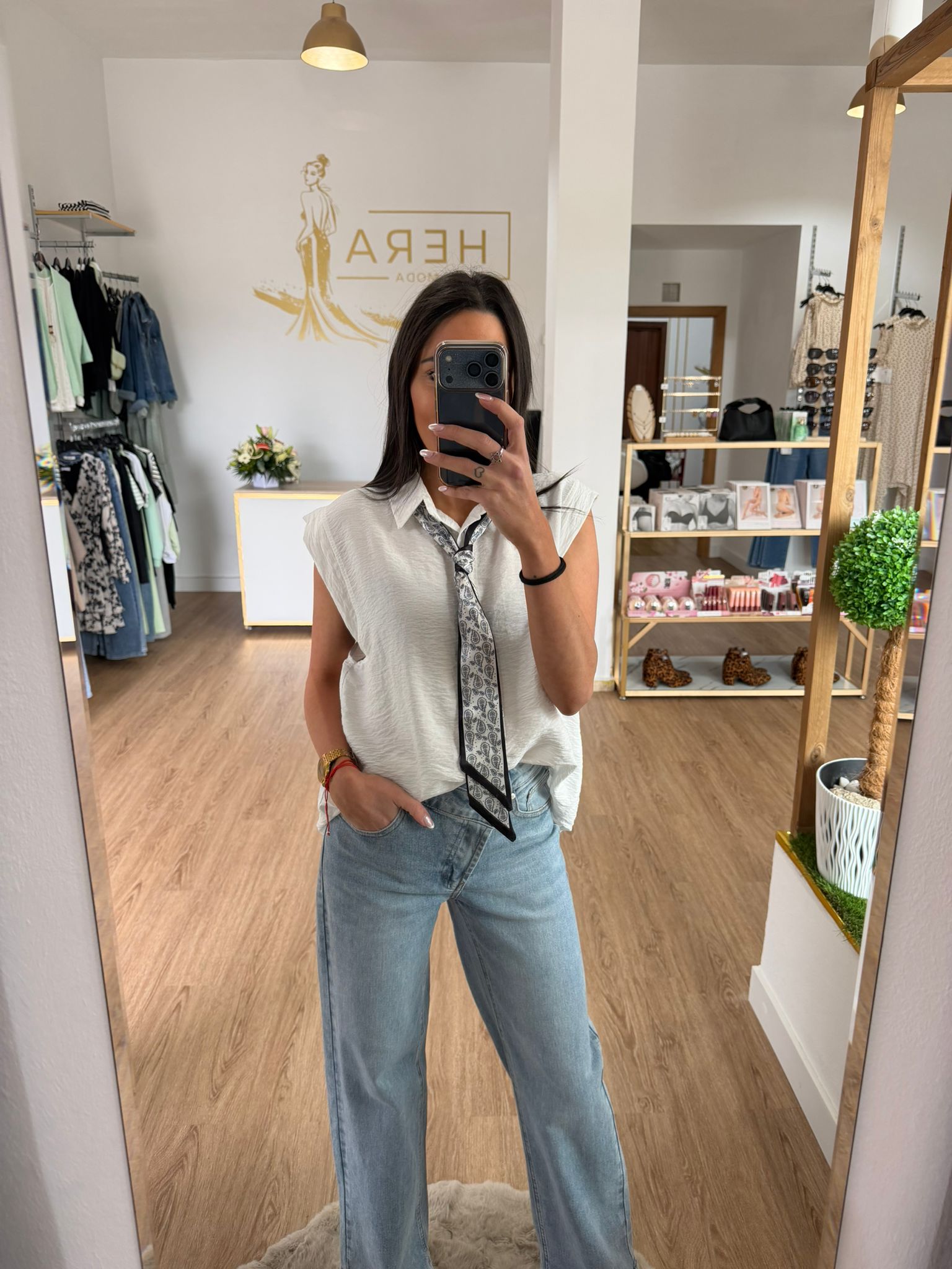 Blusa Sin Mangas con Textura y Detalle de Corbata - 2 colores