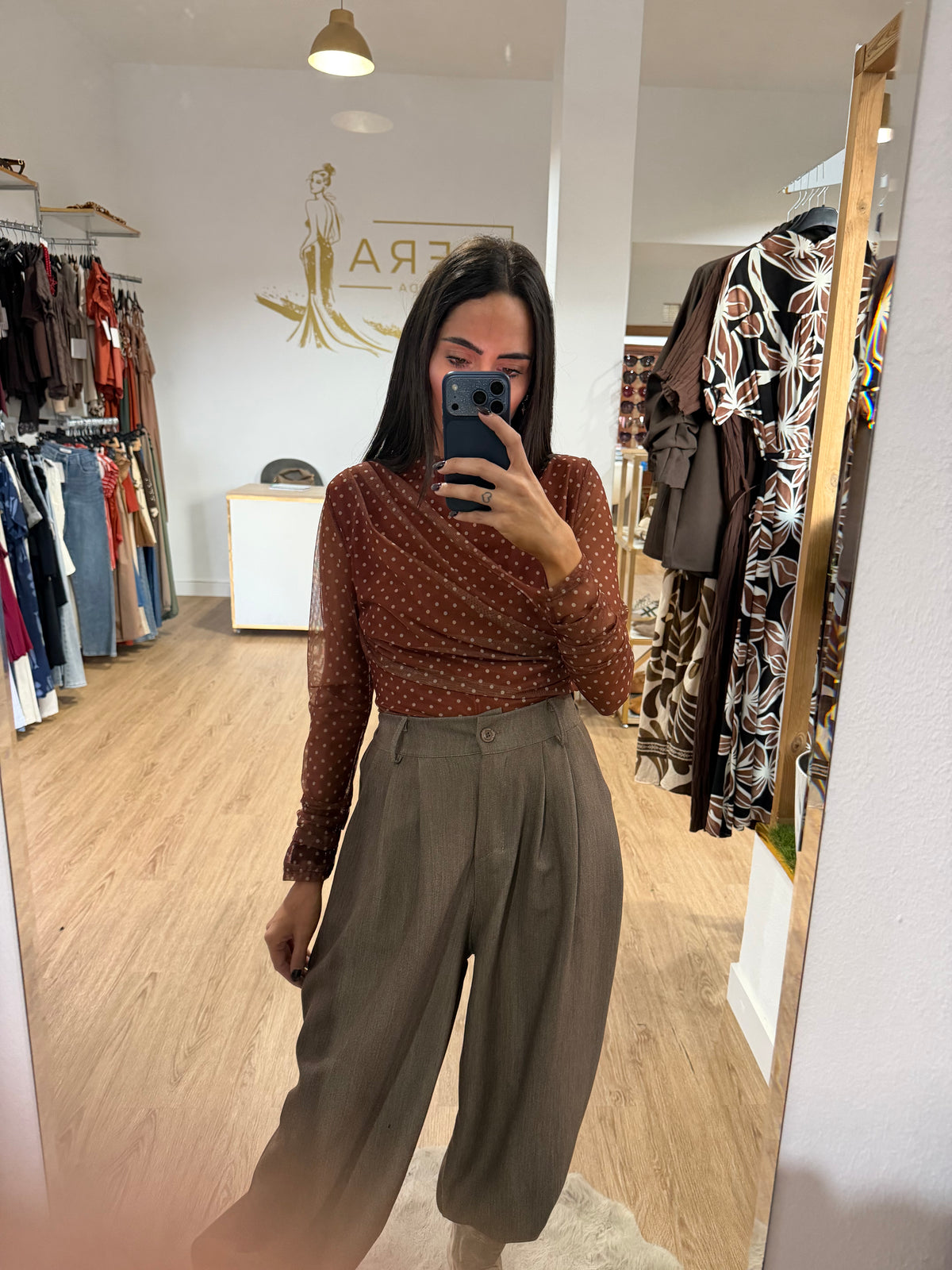 Pantalón Bombacho con Pinzas y Puño Elástico / Beige y Marino