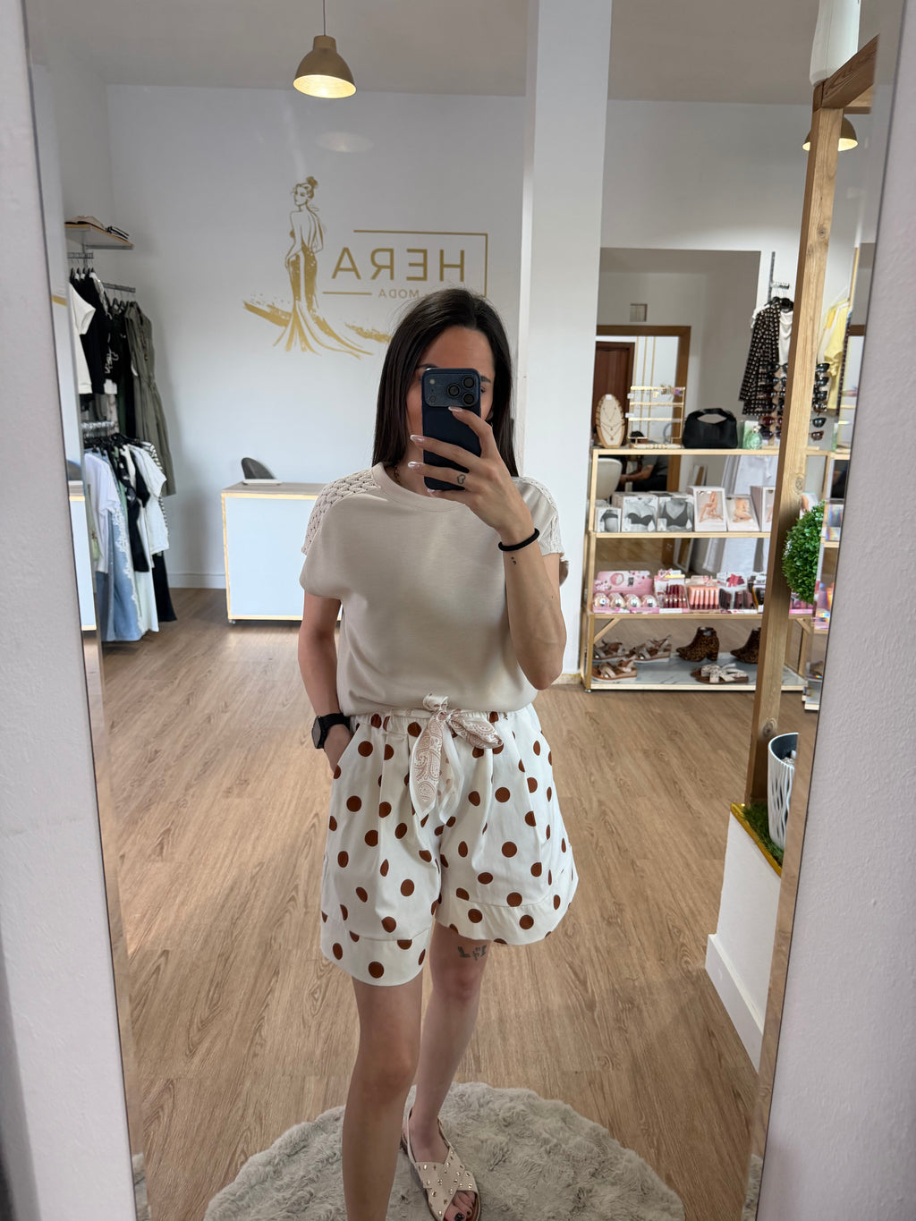 Shorts Fluidos de Lunares con Cinturón Pañuelo Estampado