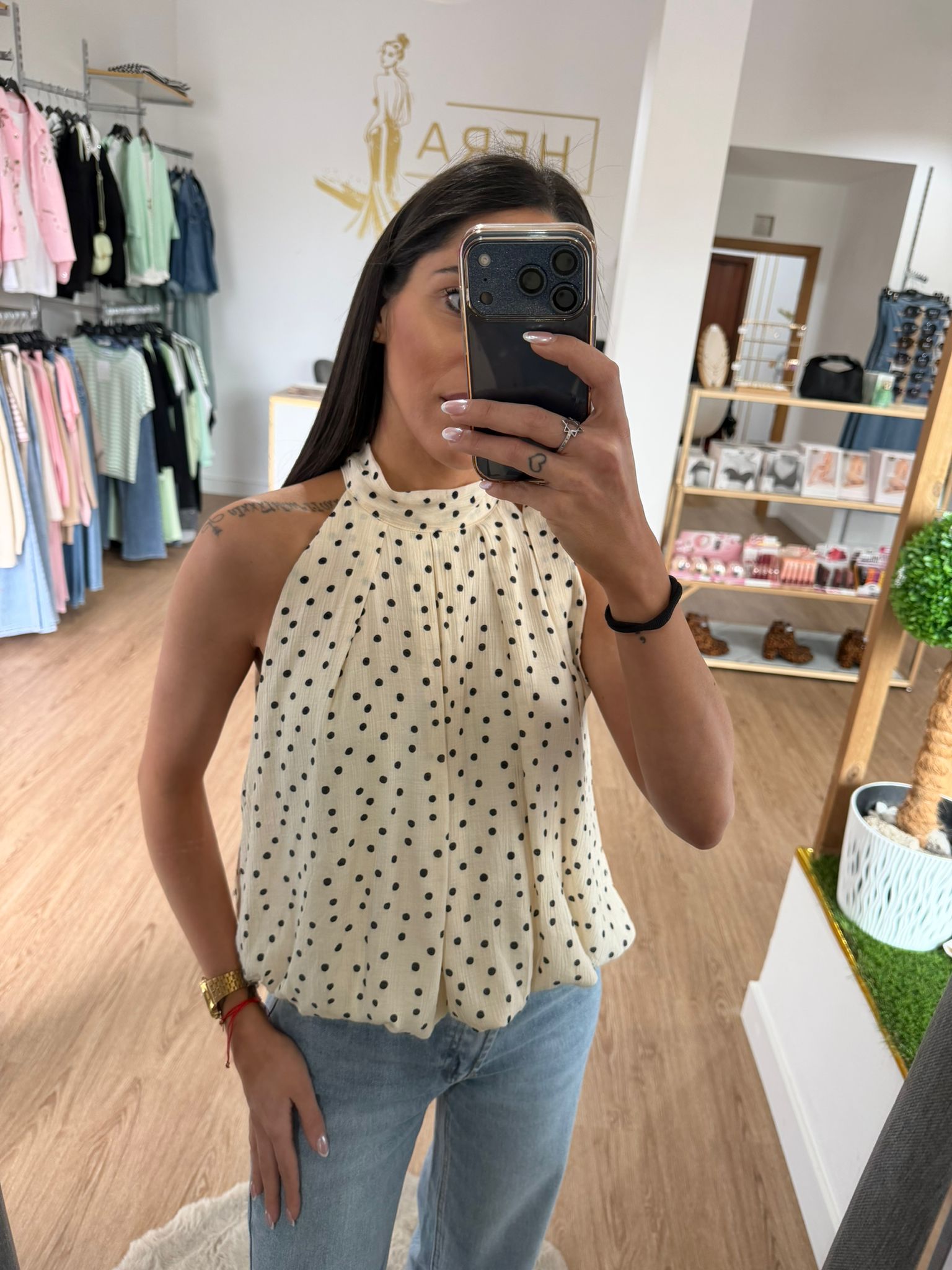 Blusa Halter de Lunares - Estilo Romántico en tono  crema y negro
