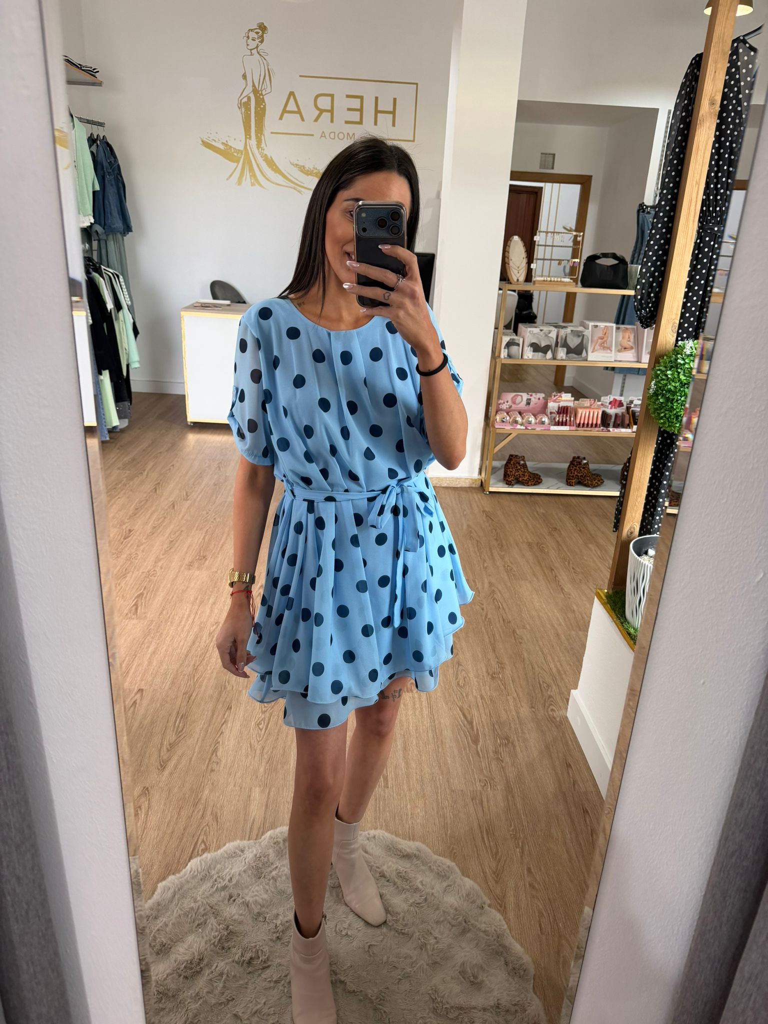 Vestido Corto de Lunares con Vuelo y Cinturón - Estilo Coquette y Divertido
