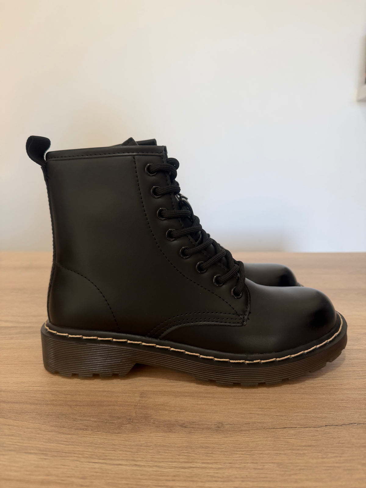 Botines Militares con cordones y suela track / Bota Negra